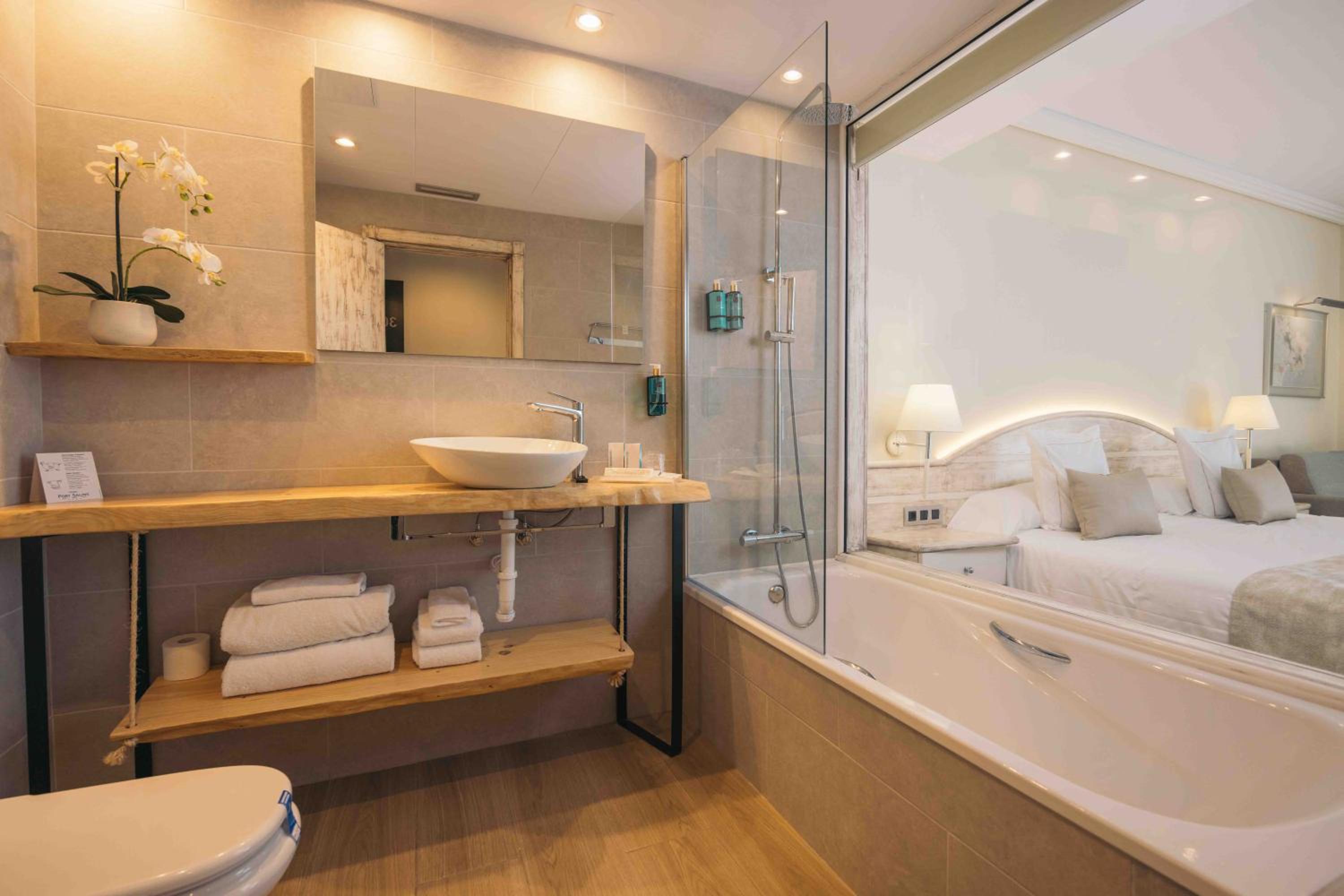 Double Room with Canal View - Photo 11