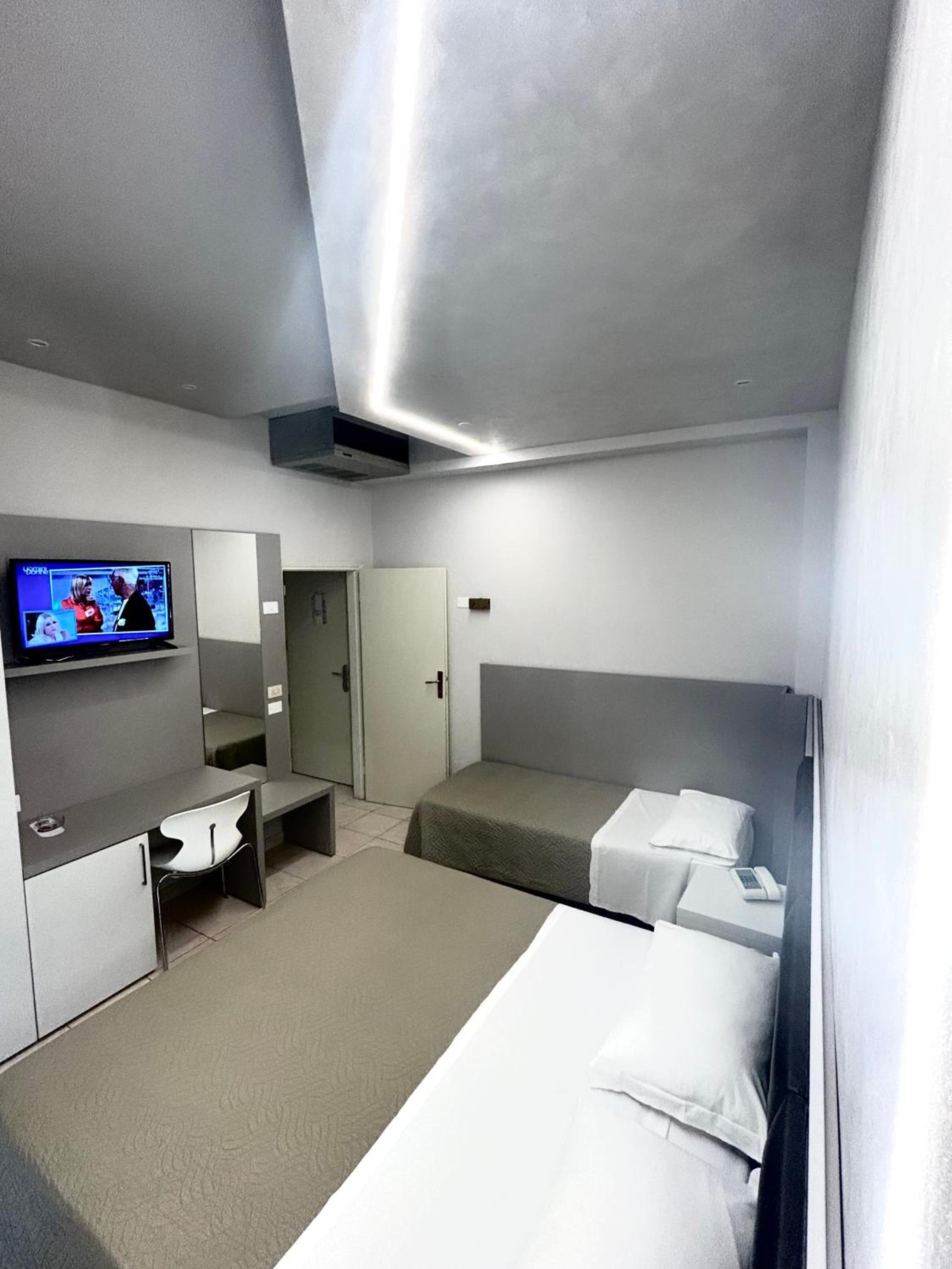 Classic Triple Room - Photo 4