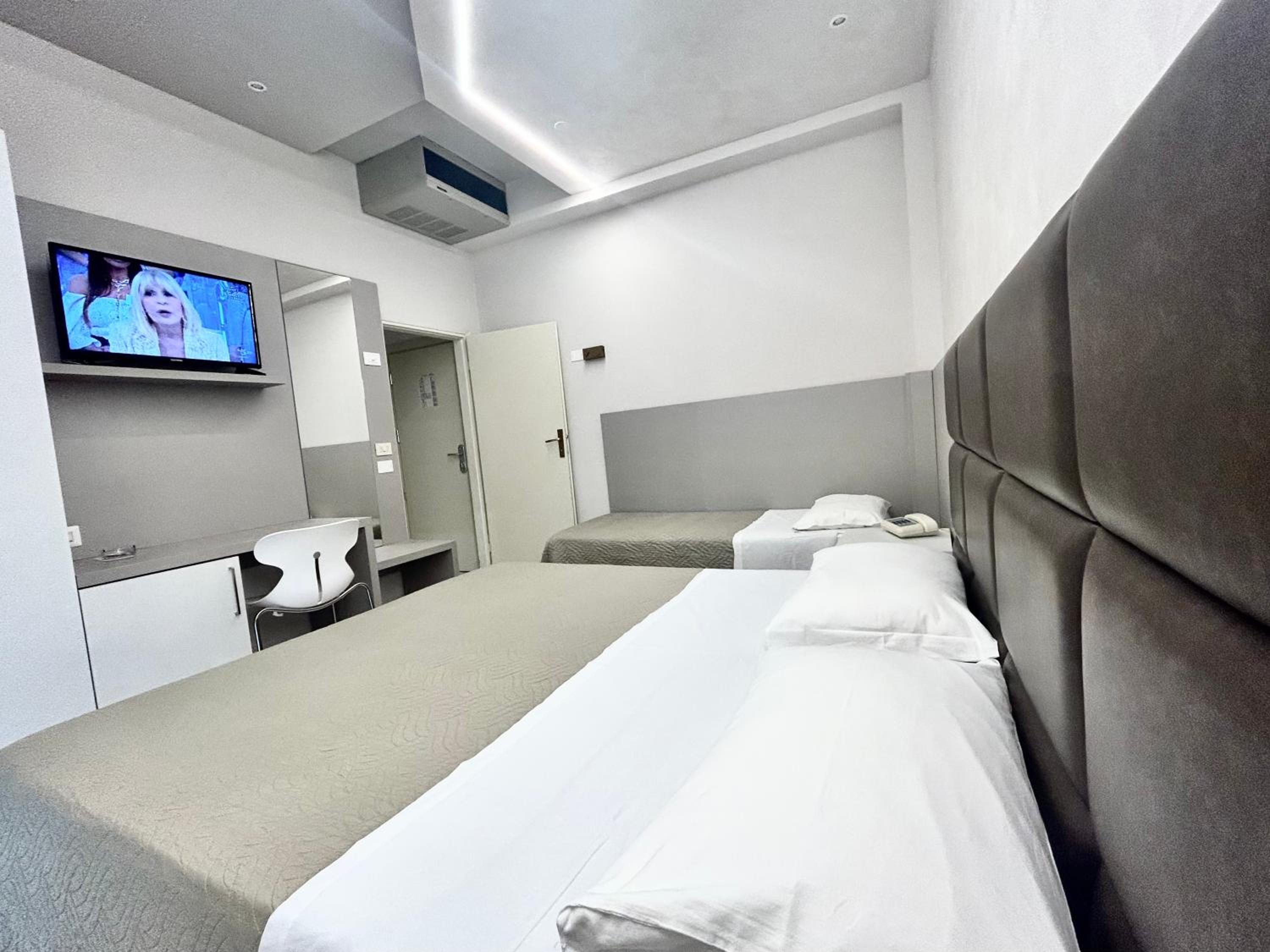 Classic Triple Room - Photo 5