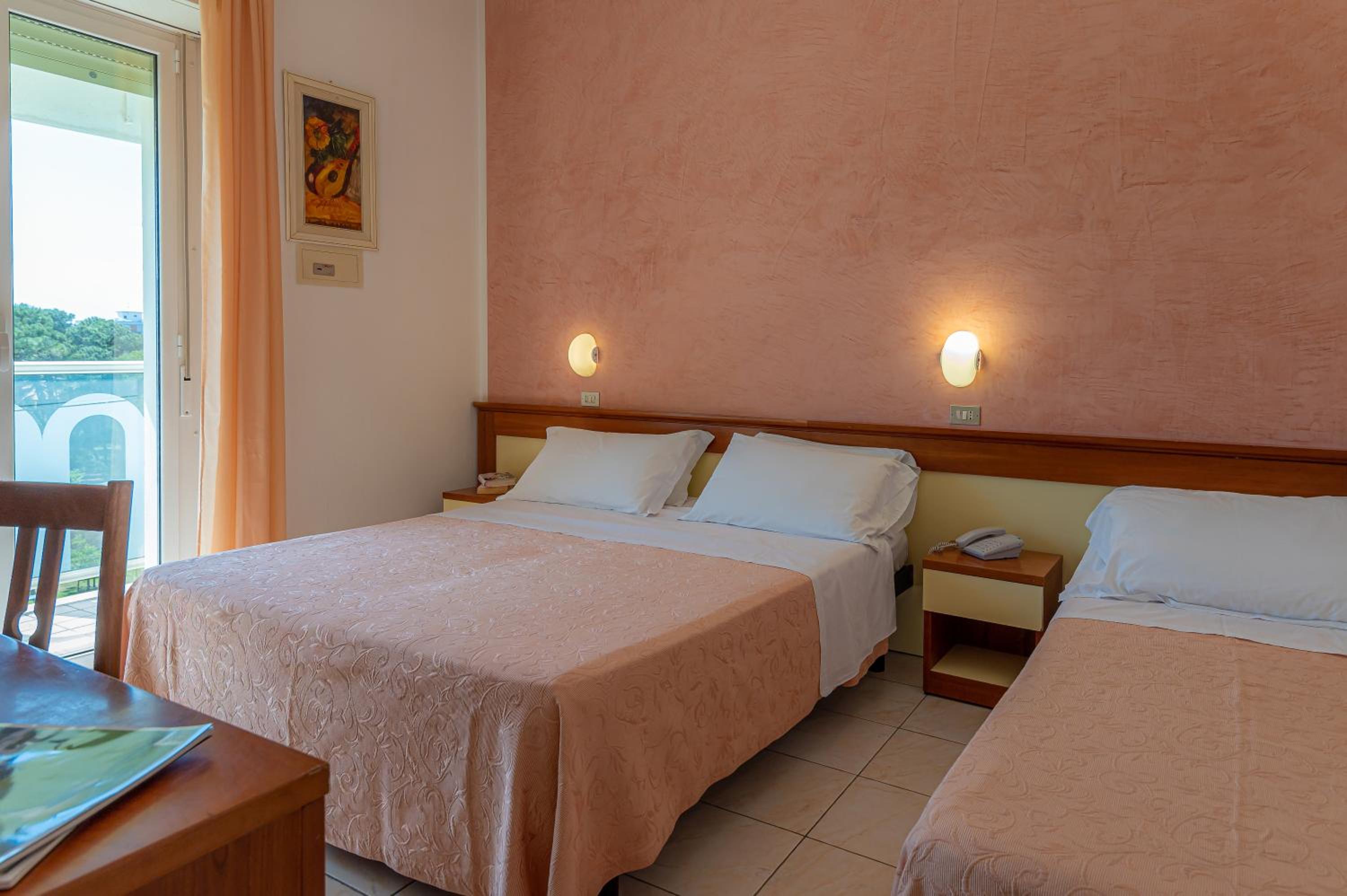 Classic Triple Room - Photo 9