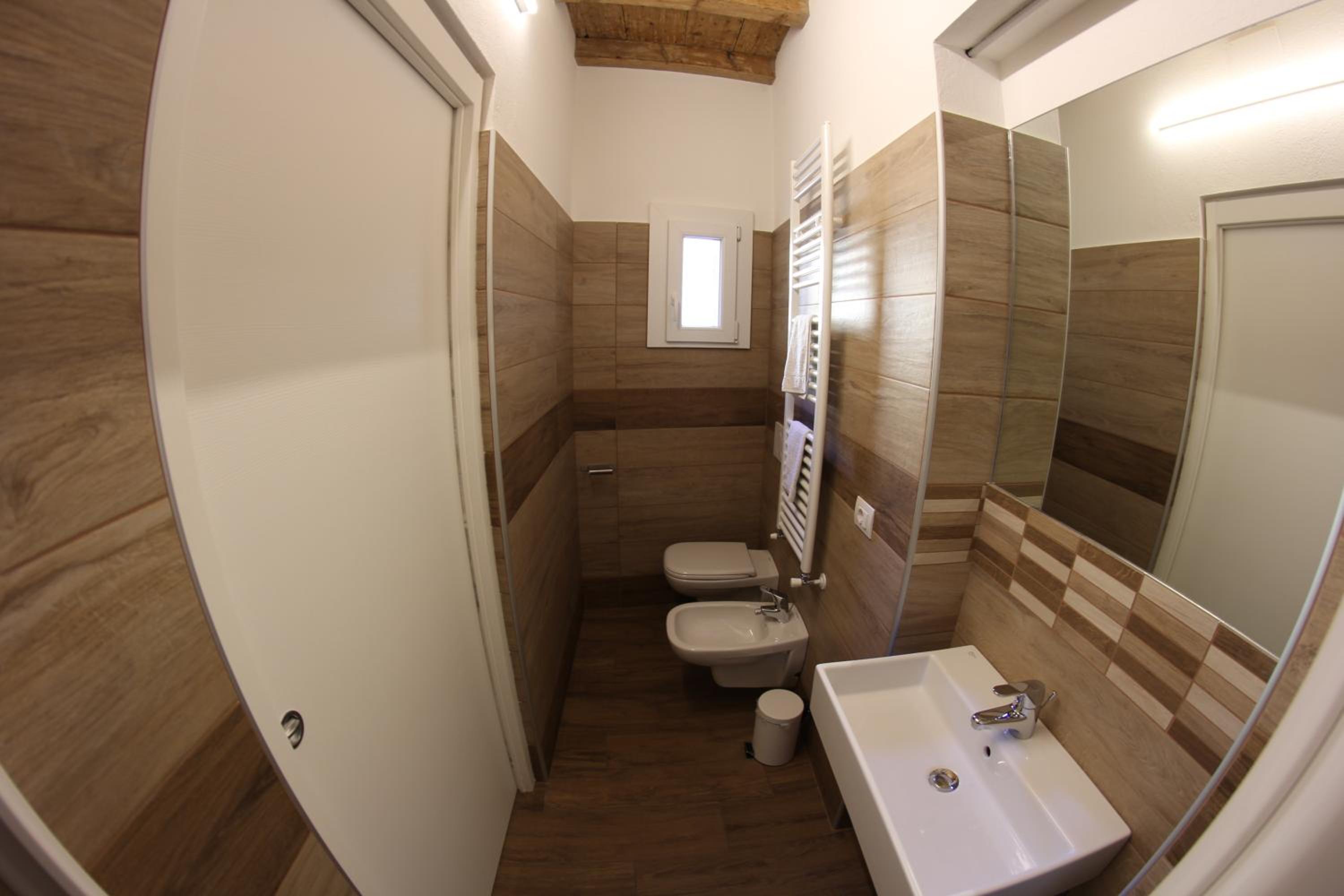 Double or Twin Room with Bathroom - Photo 6