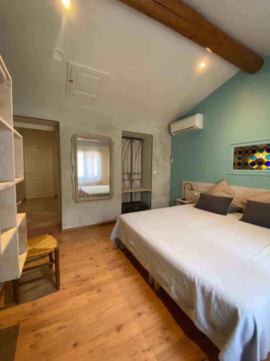 King Room (2 Adults)