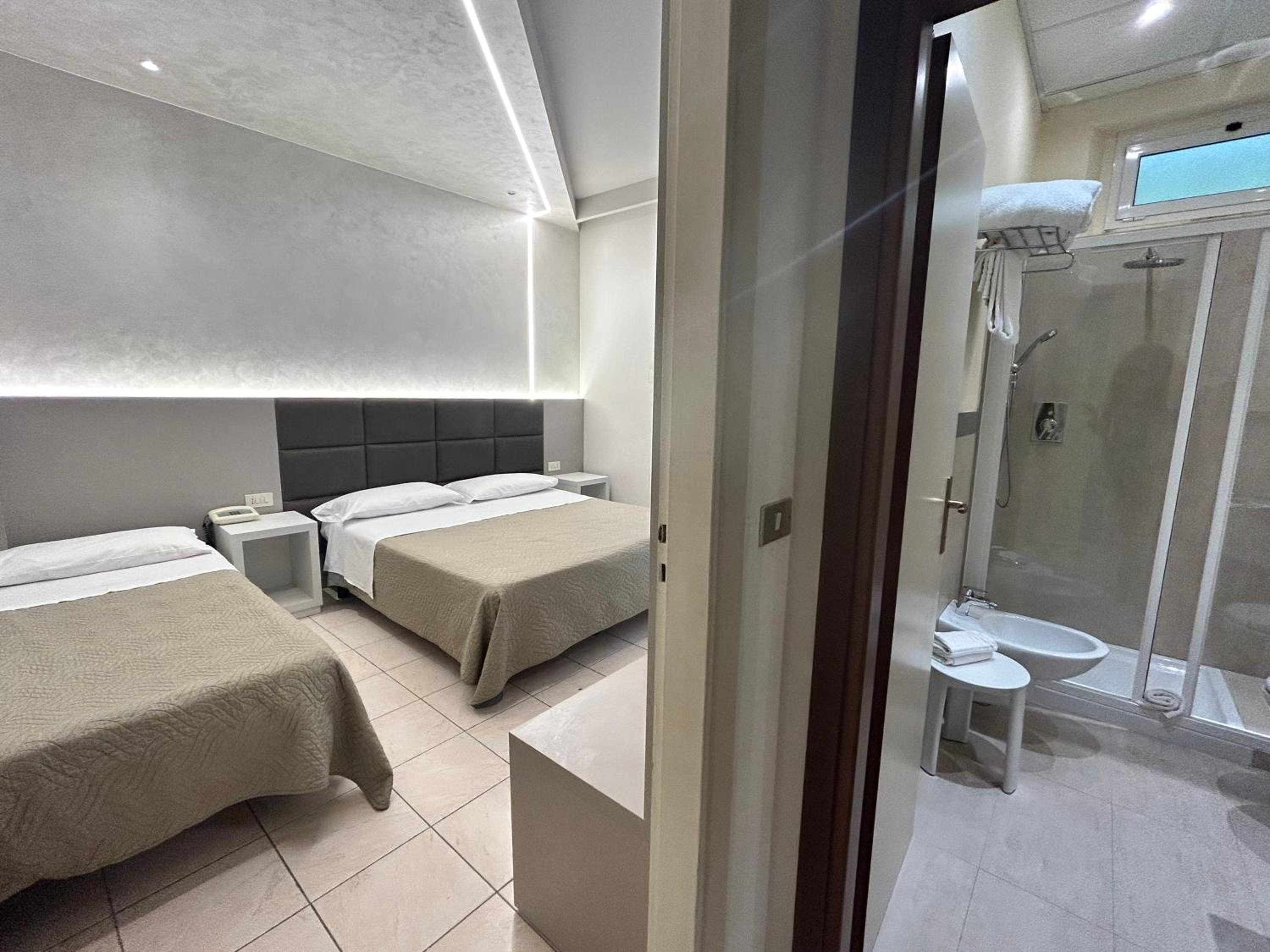 Triple Room with Sea View - Photo 3