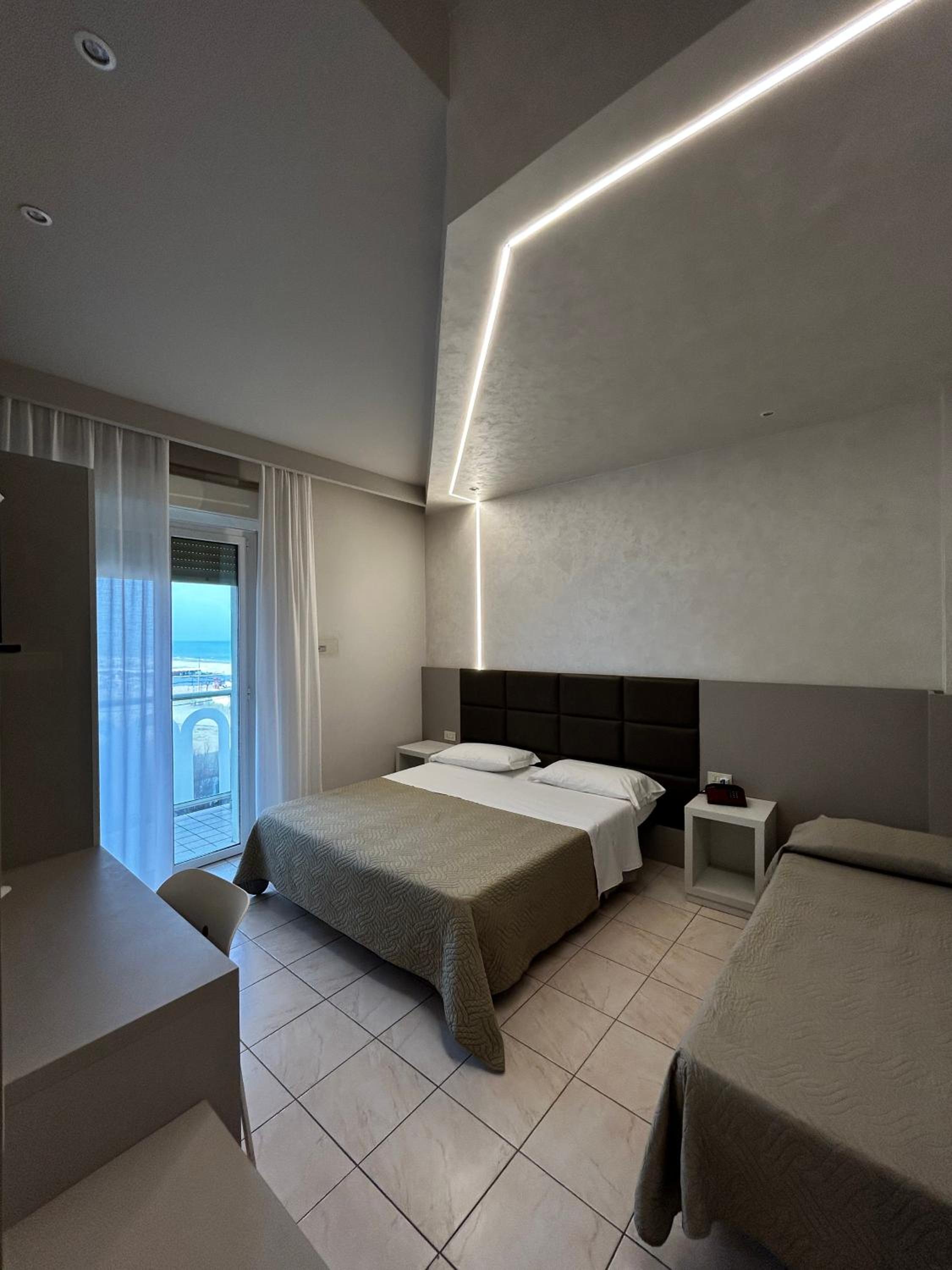 Triple Room with Sea View - Photo 6