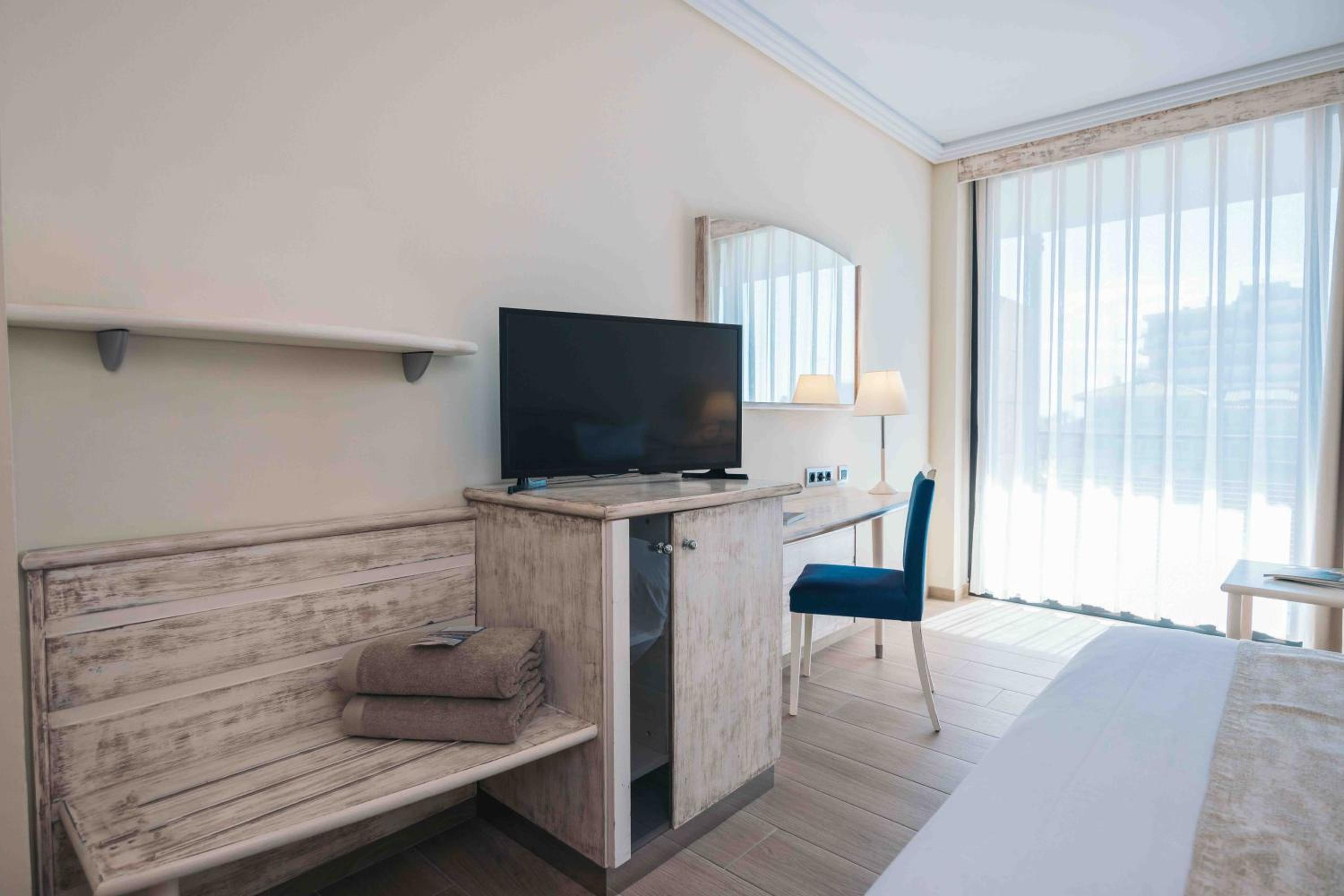 Double Room with Canal View - Photo 3