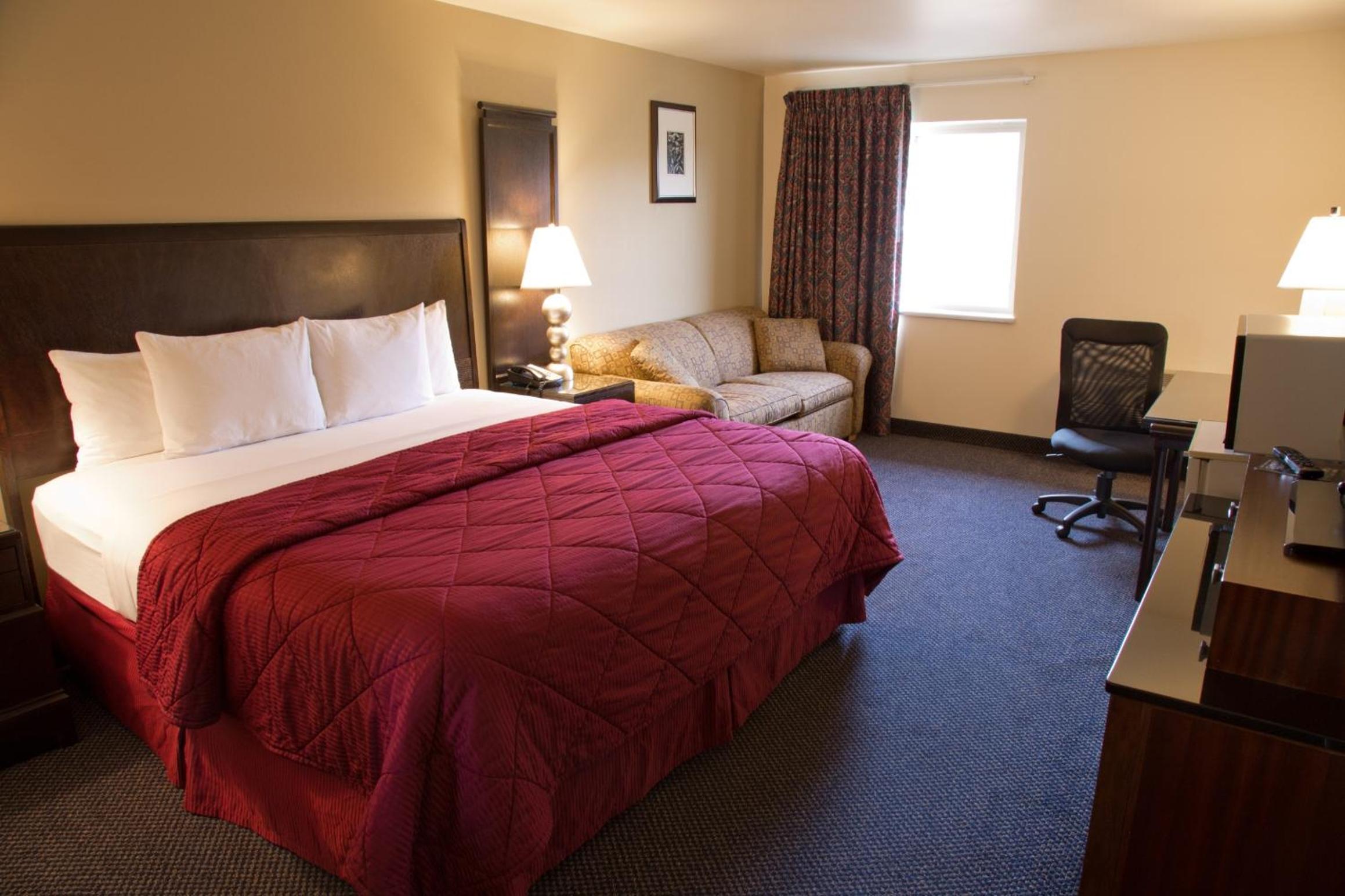 King Room with Sofa Bed - Non-Smoking at Cedars Inn in Wenatchee