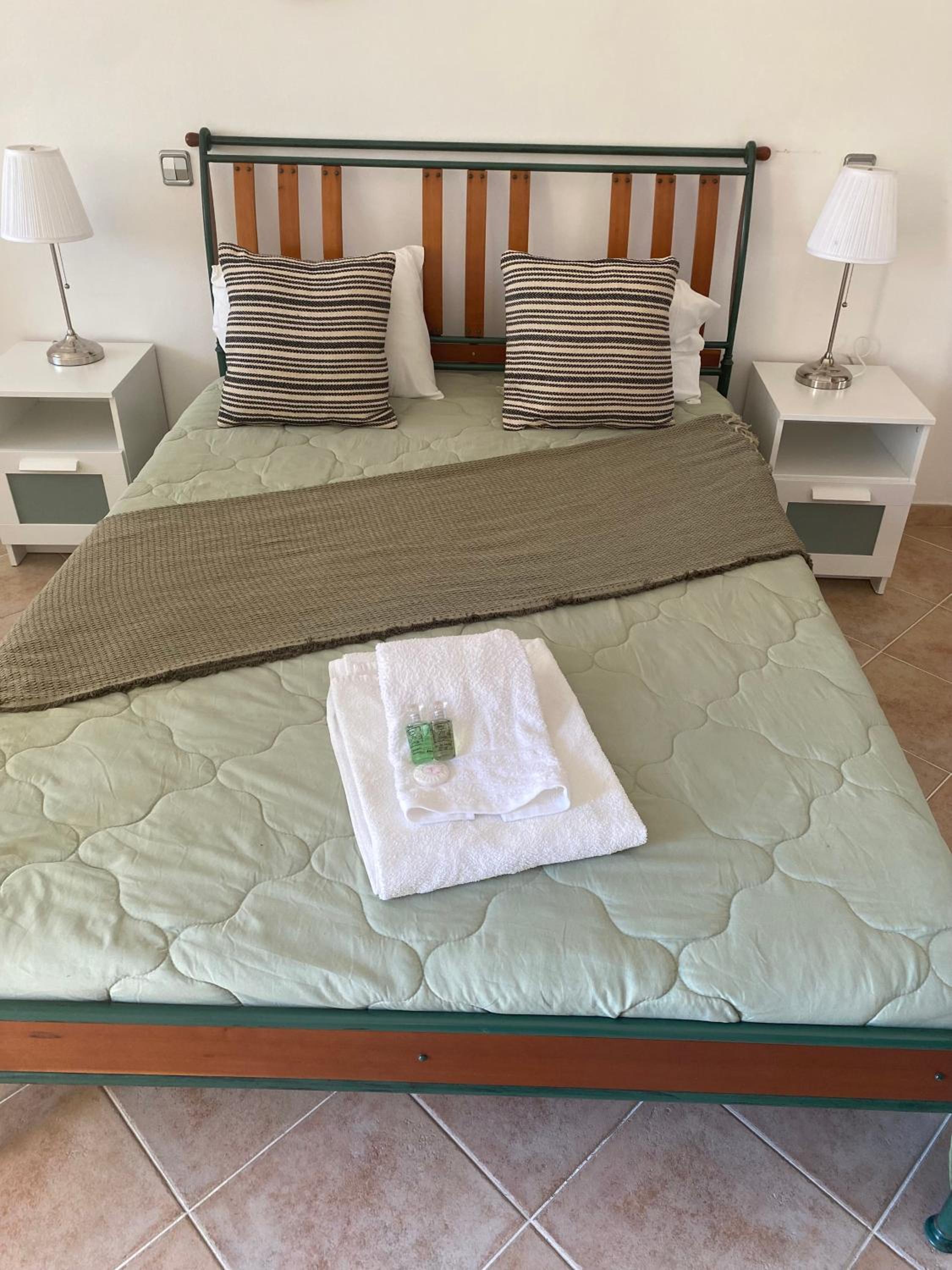 Basic Triple Room with Shared Bathroom