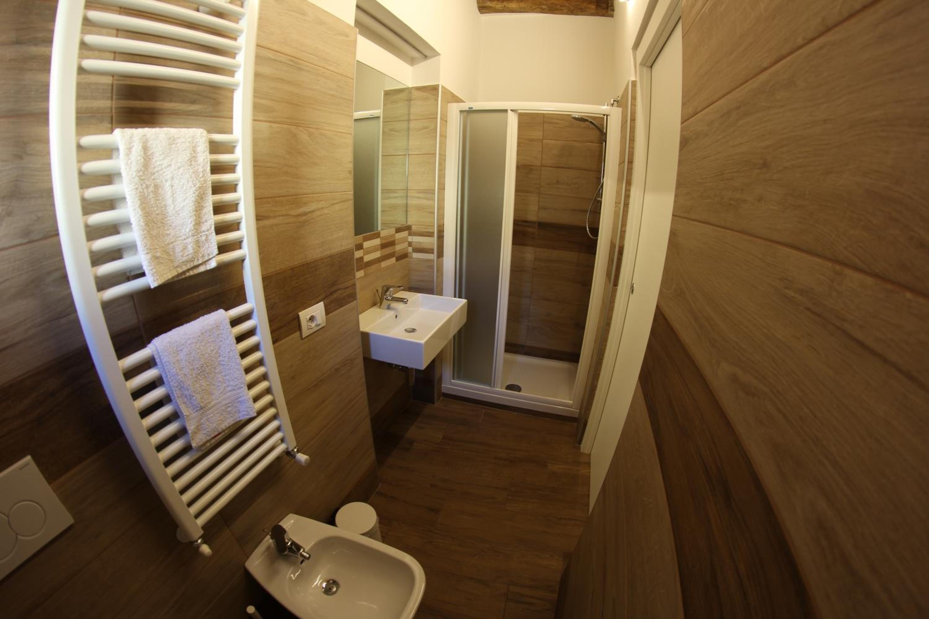 Double or Twin Room with Bathroom - Photo 3