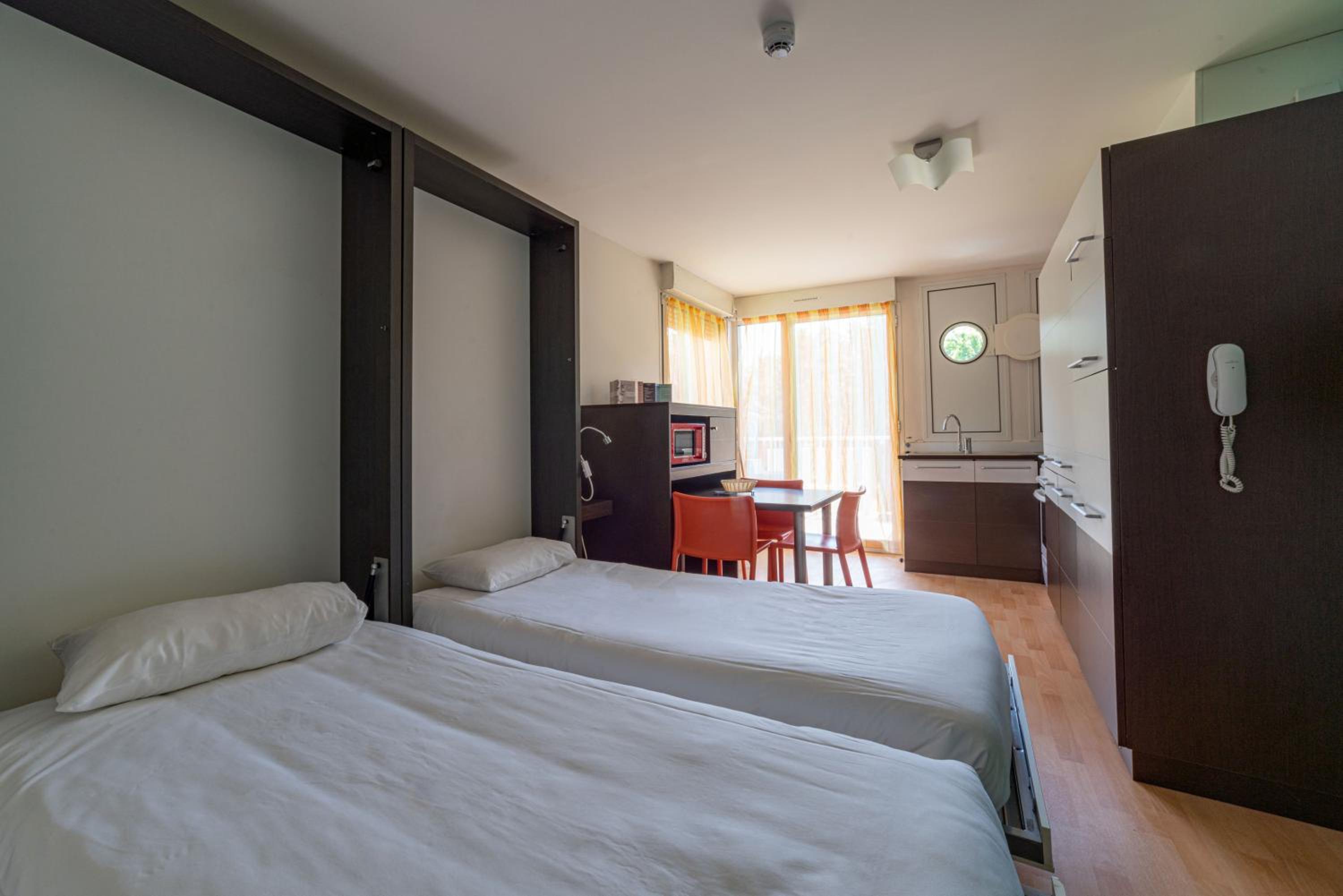 Studio (2 Adults) - Photo 1