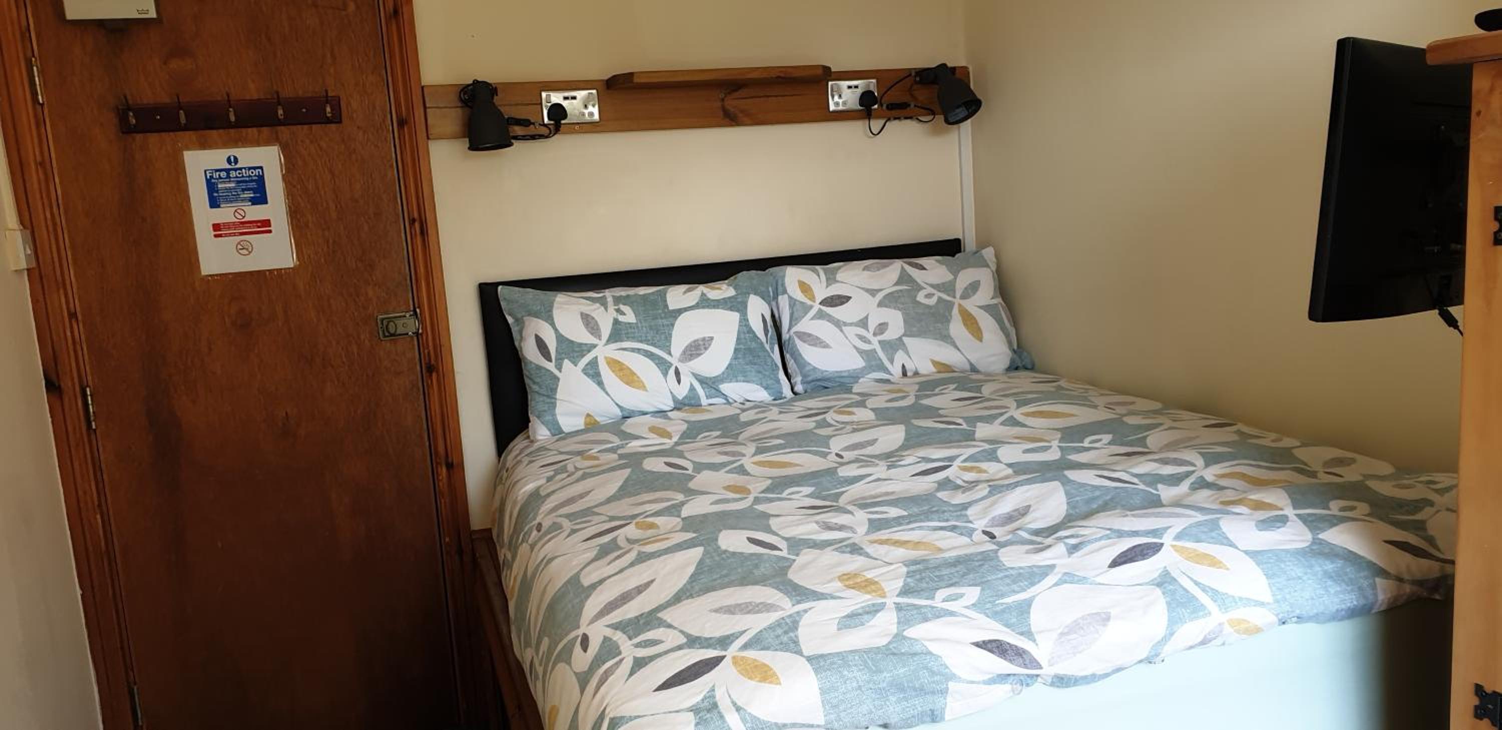Standard Double Room with Shared Bathroom photo 2