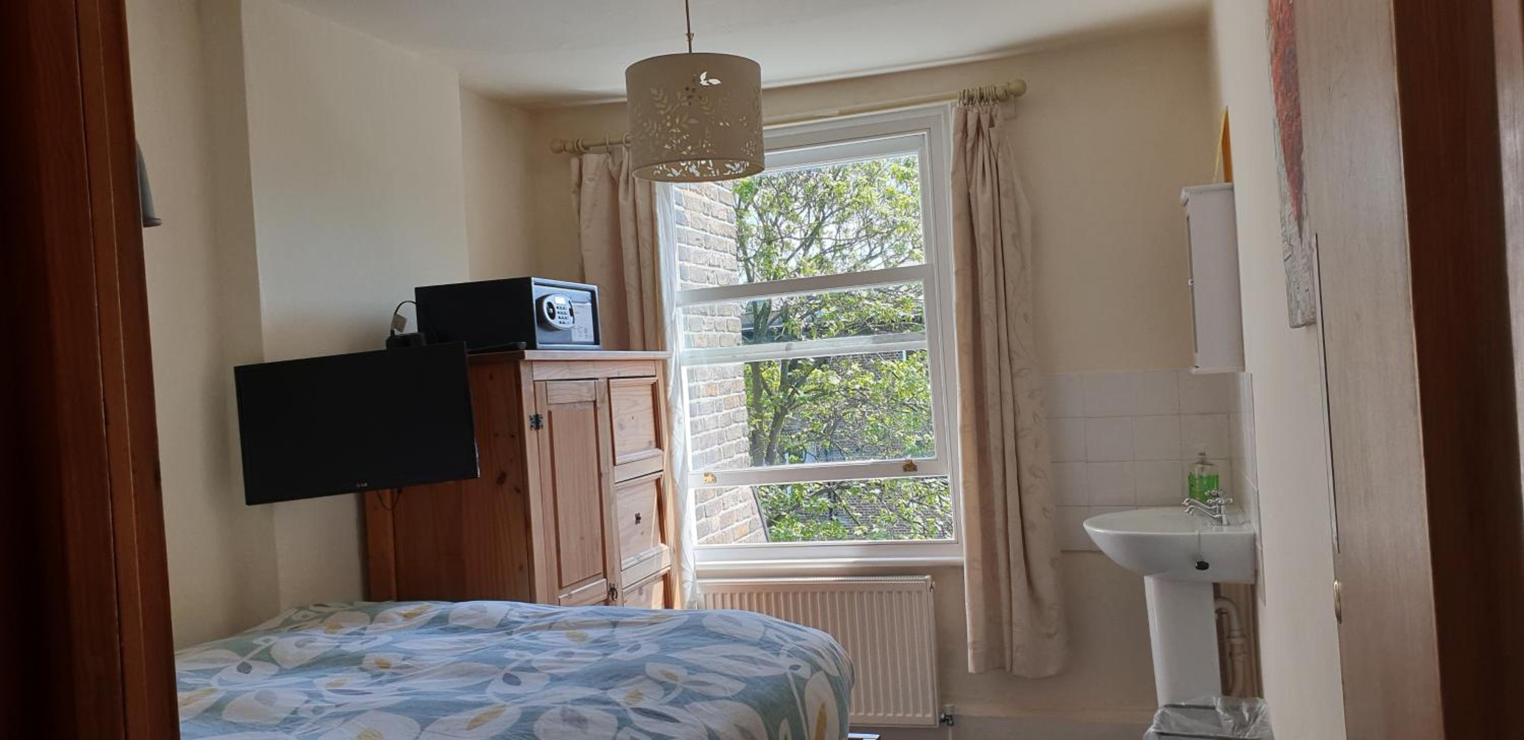 Standard Double Room with Shared Bathroom photo 1