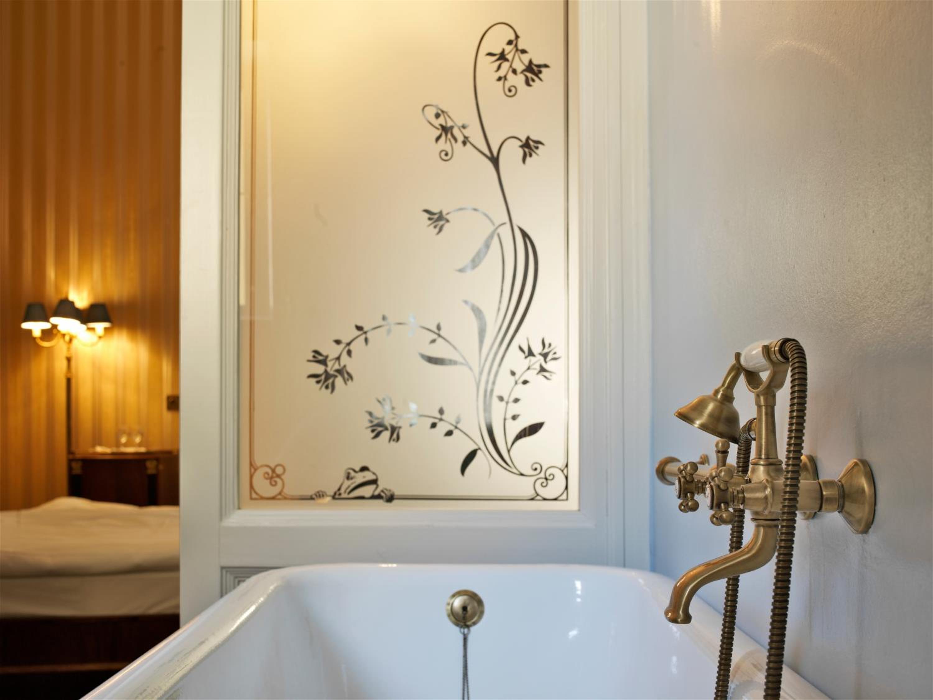 Deluxe Double Room - Photo 9