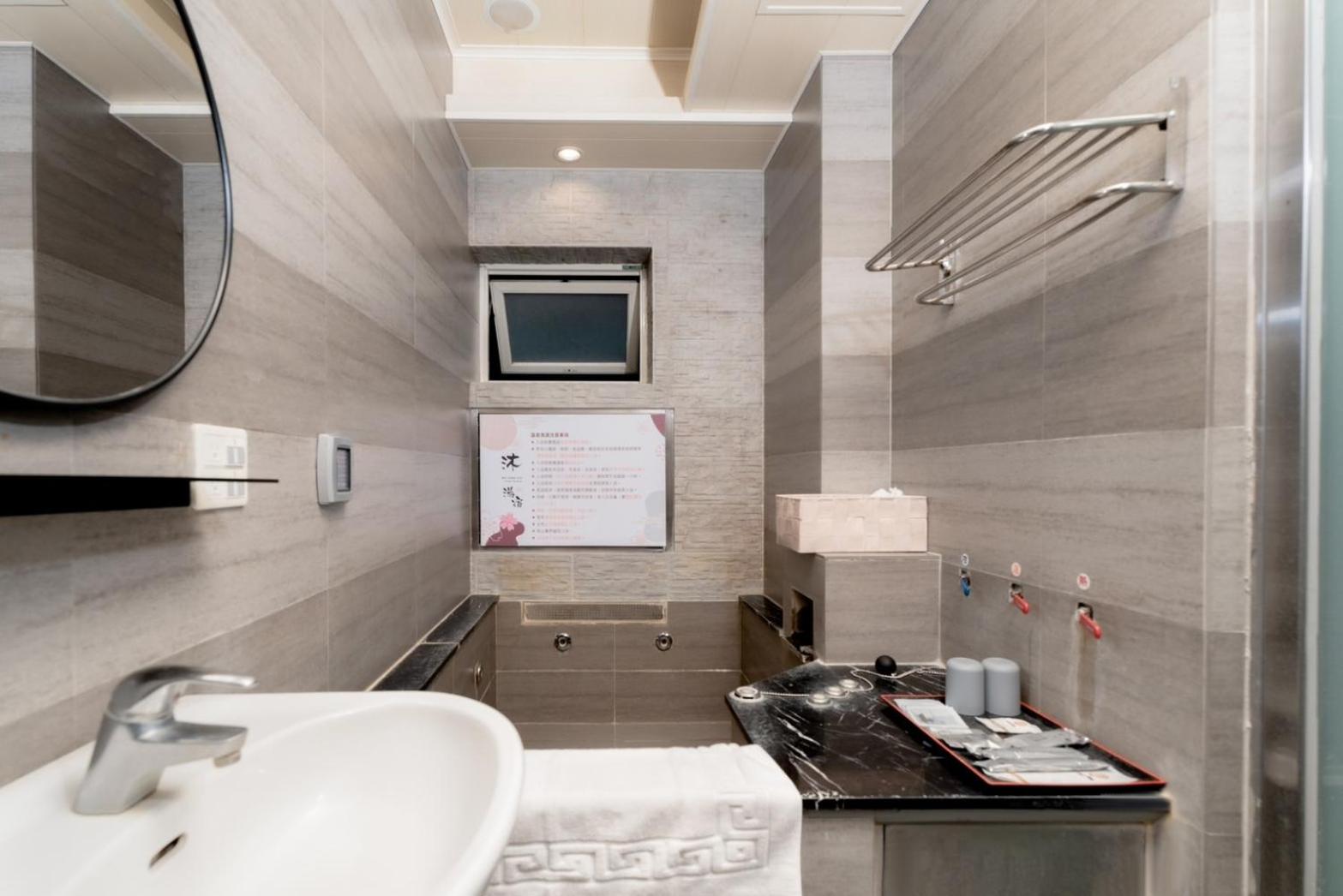 Deluxe Double Room with Bath photo 2