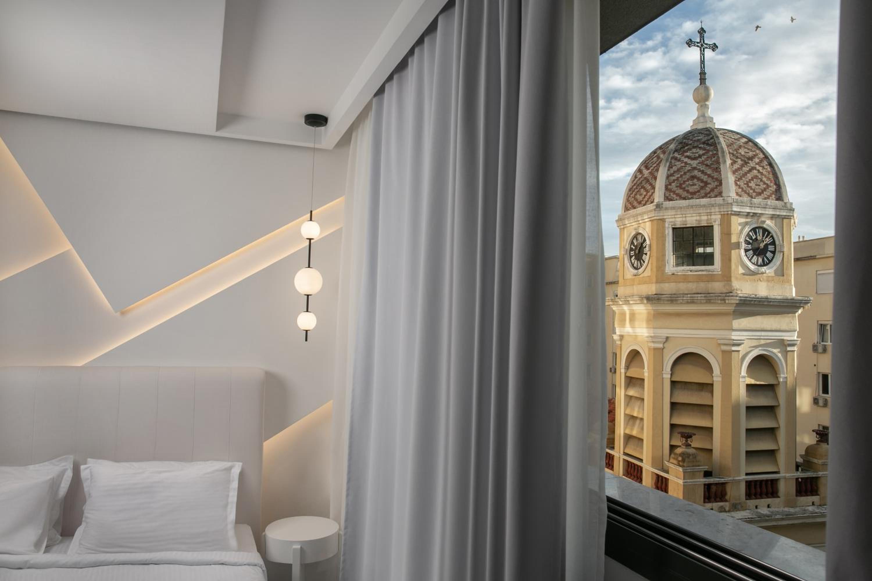 Large Double Room - Photo 3