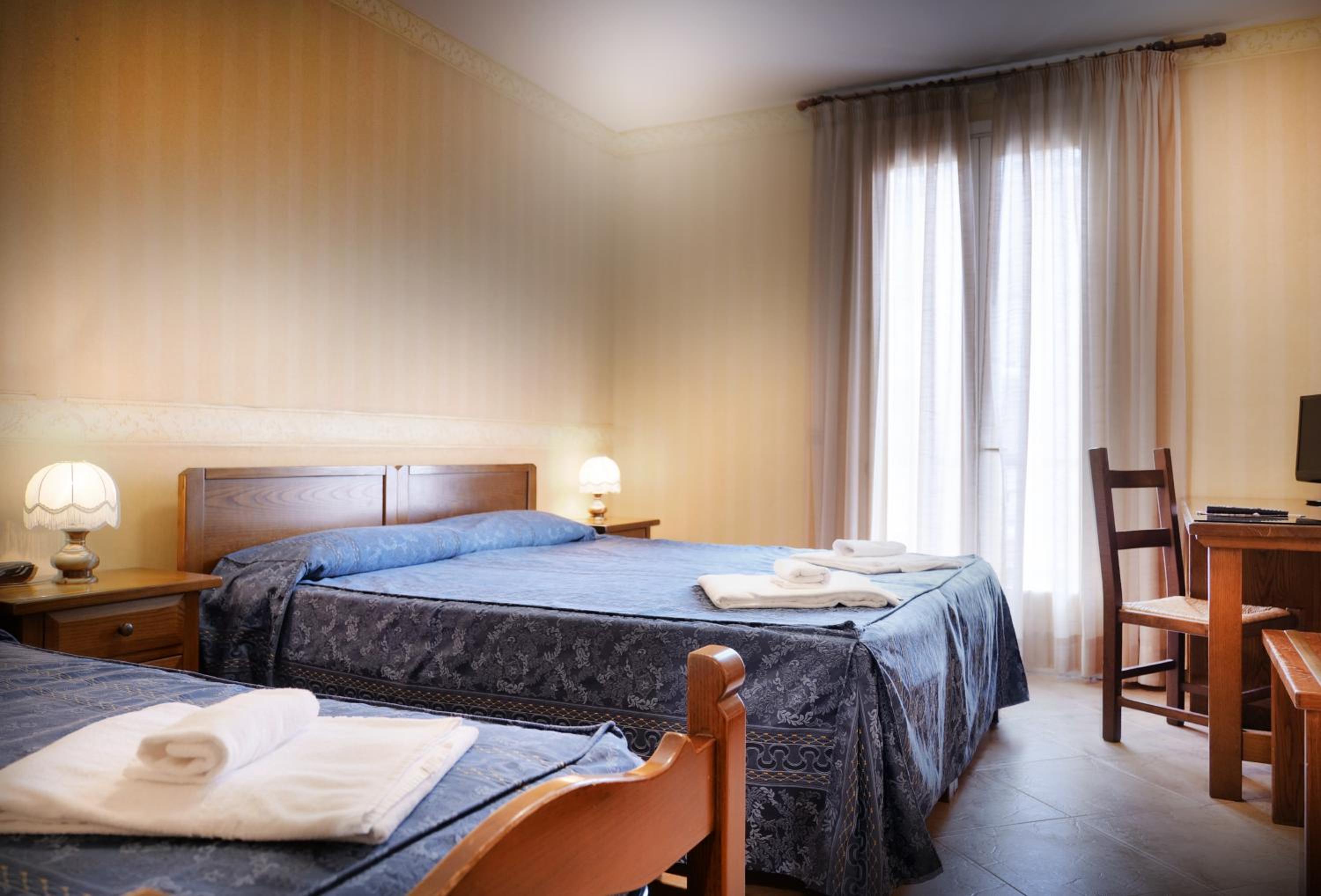 Economy Triple Room photo 1
