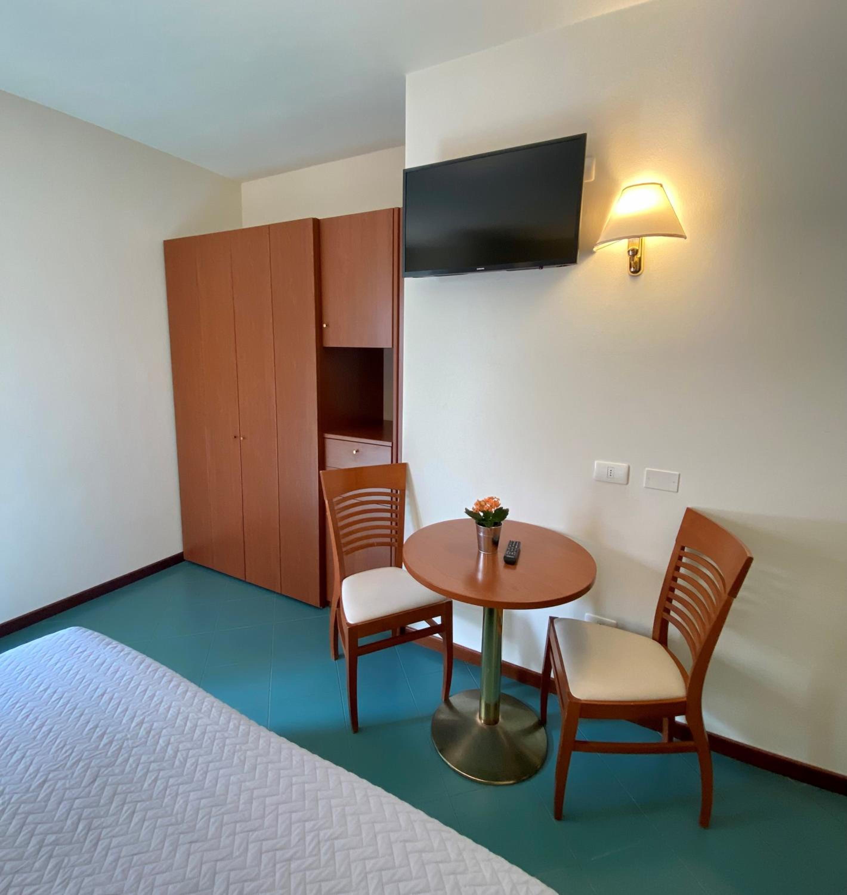 Standard Double Room photo 2