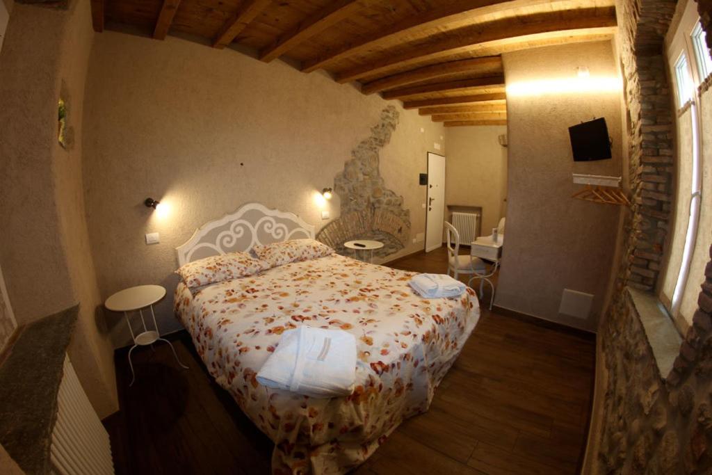 Double or Twin Room with Bathroom - Photo 7