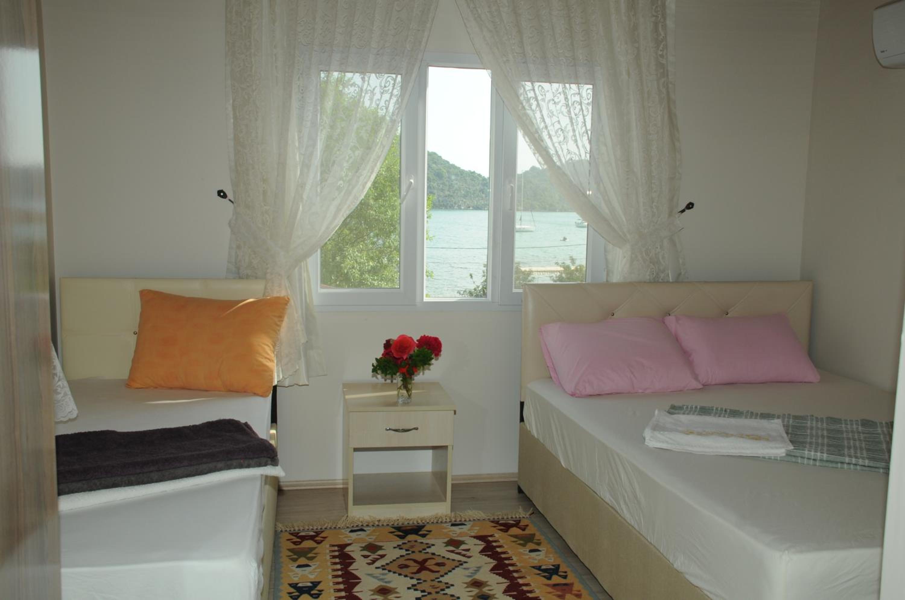 Standard Double or Twin Room - Photo 4