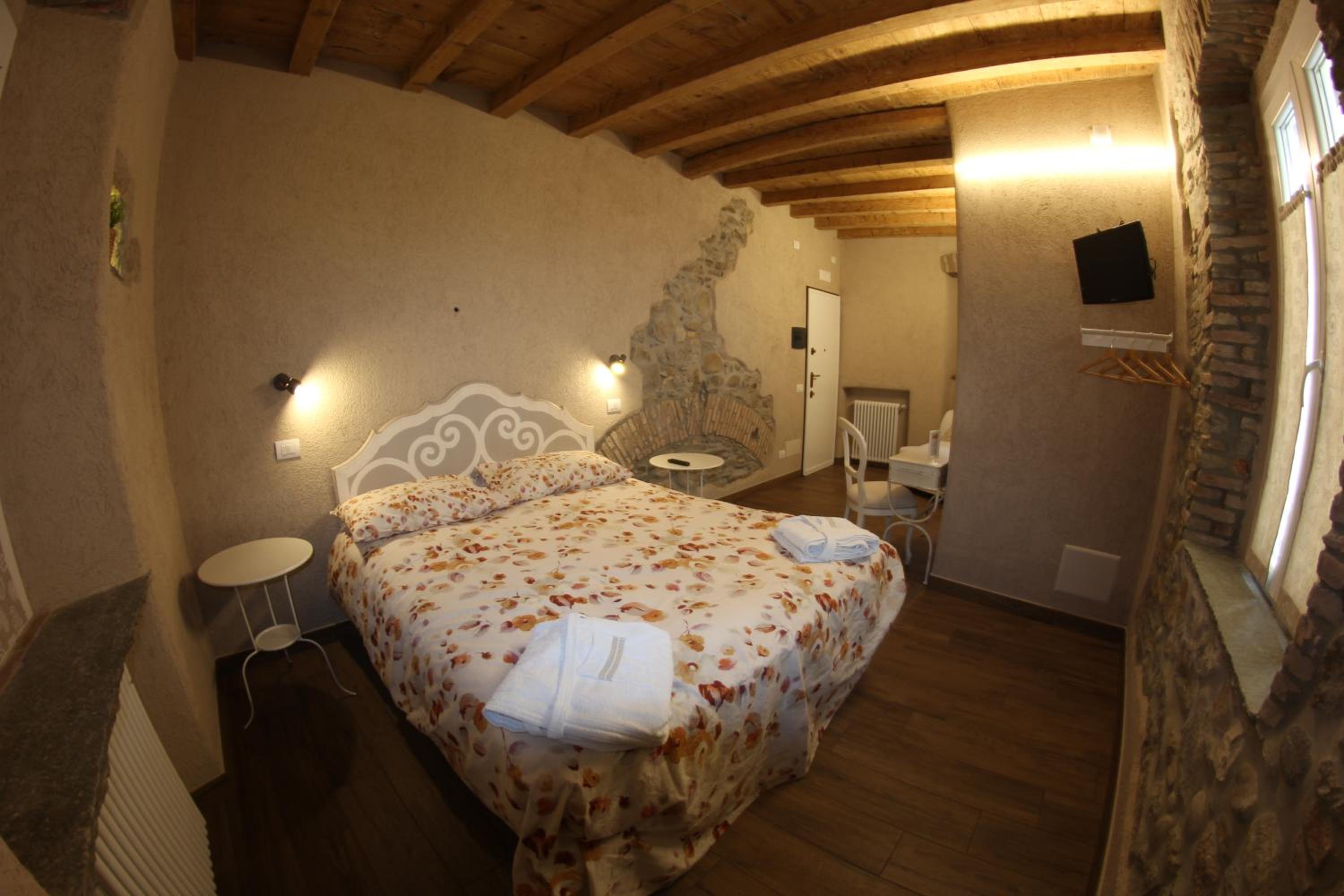 Double or Twin Room with Bathroom - Photo 1