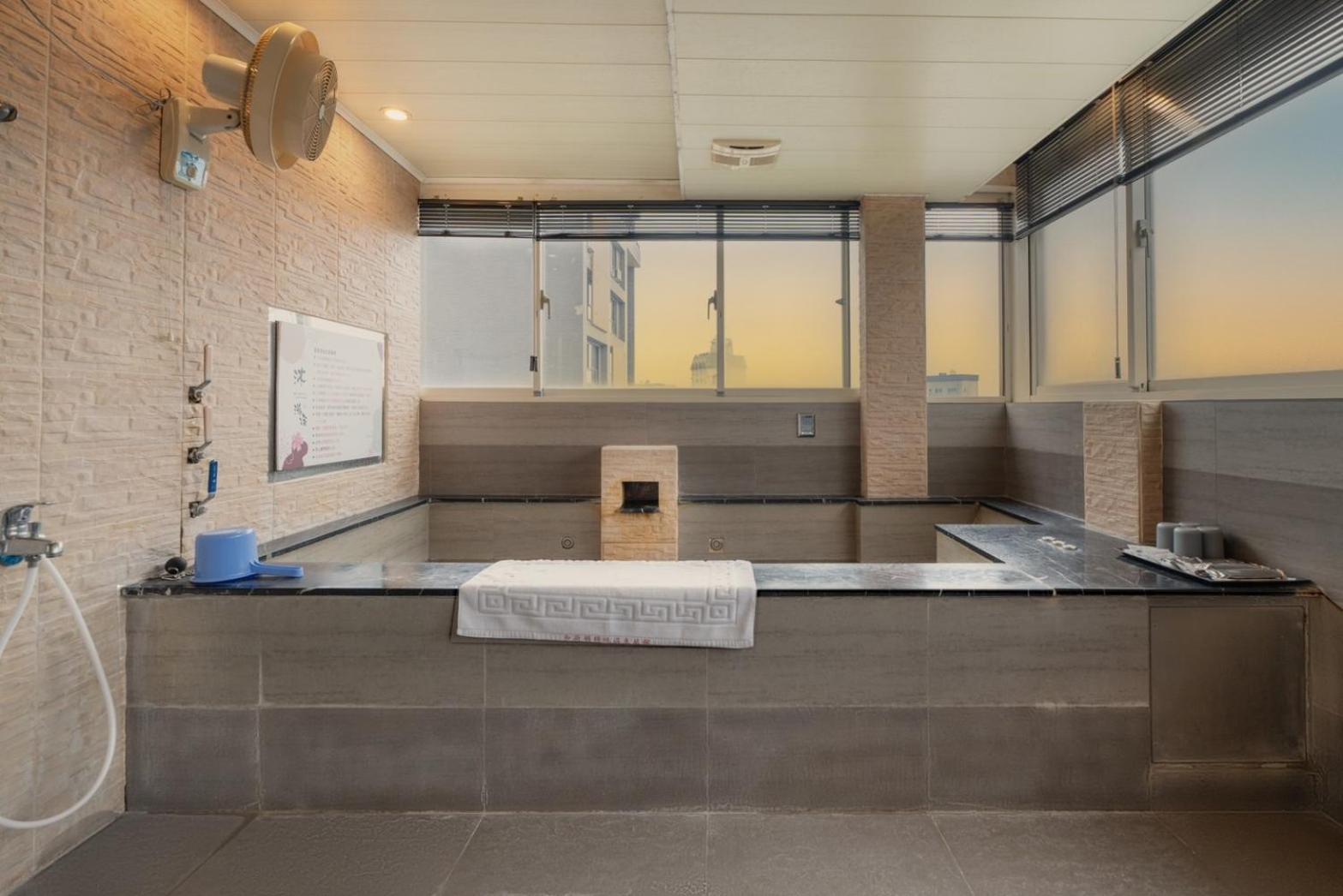 Premium Quadruple Room with Bath photo 3