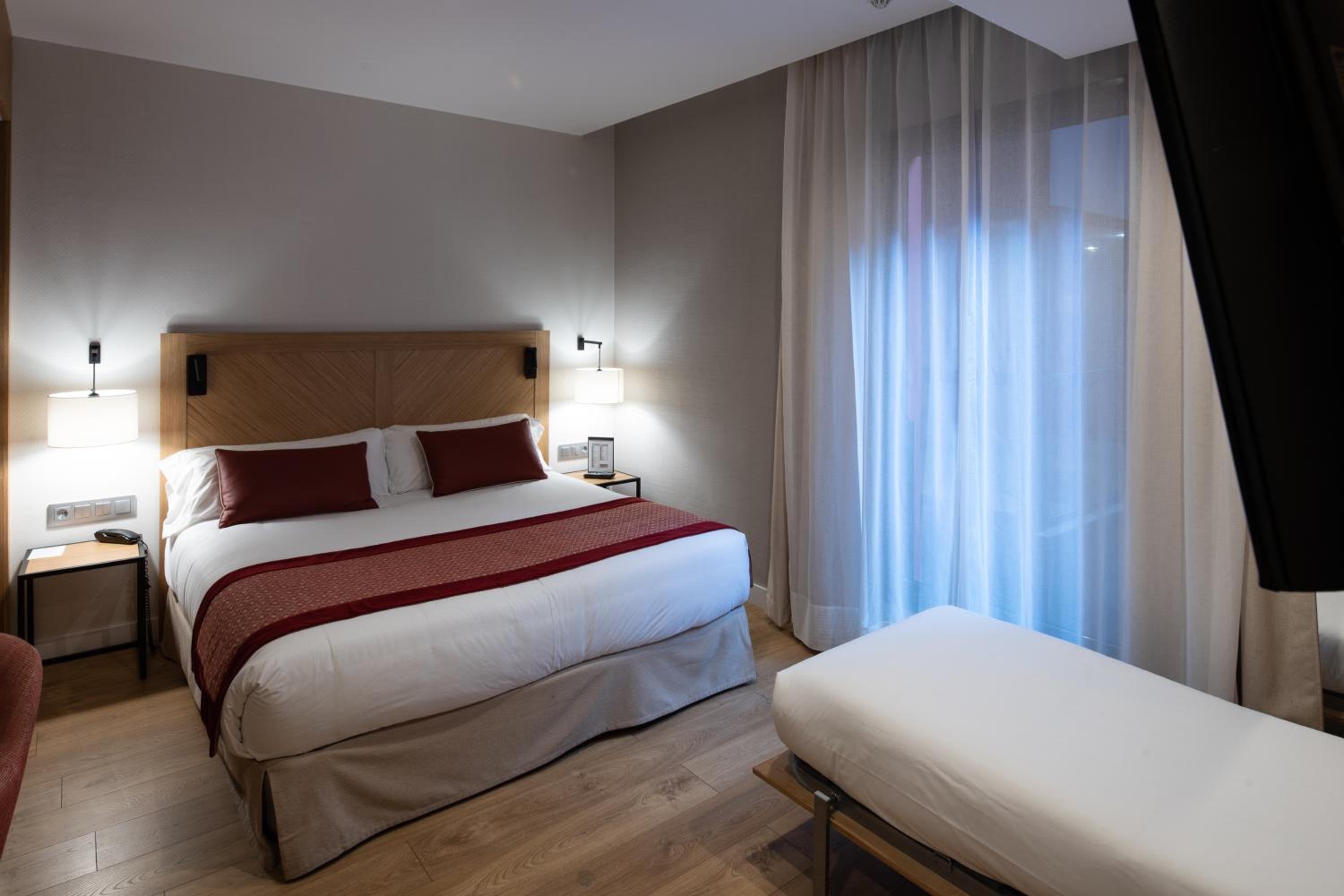 Triple Room (2 Adults + 1 Child) thumbnail 5