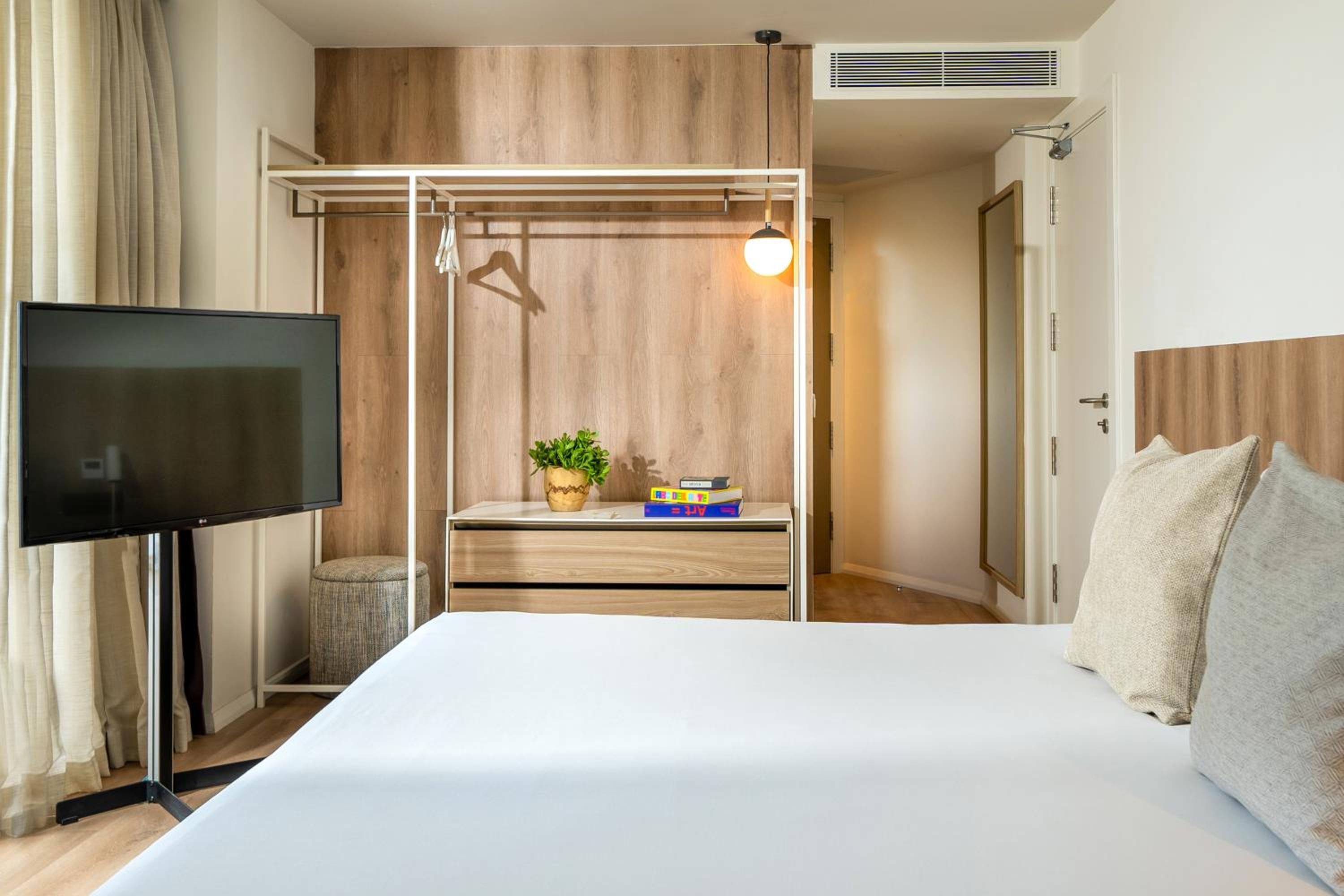 The INNSIDE Room - Extra Space