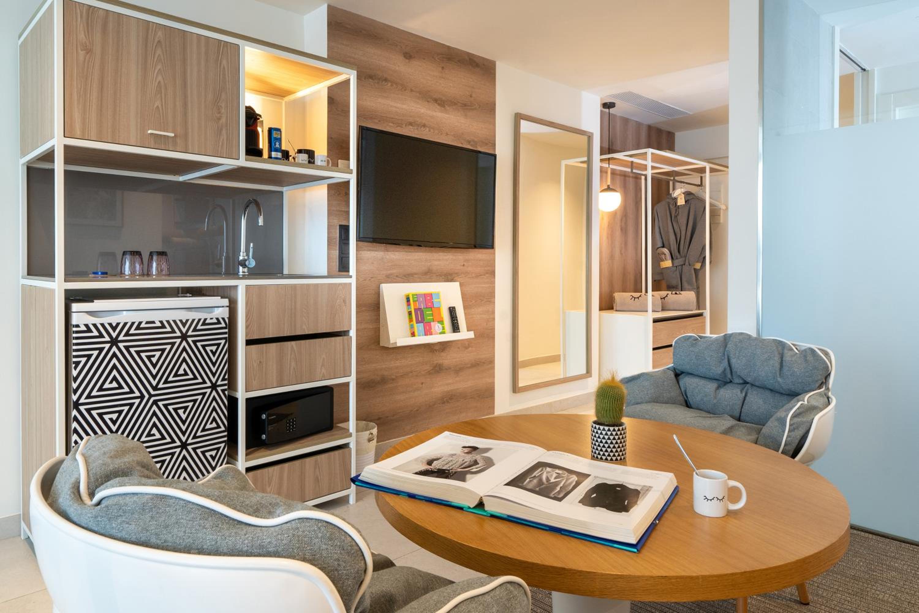 The Loft with Swimup