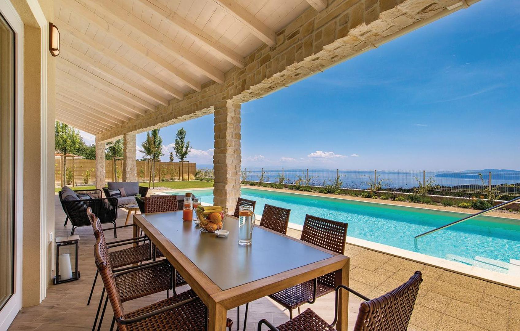 Villa photo 3