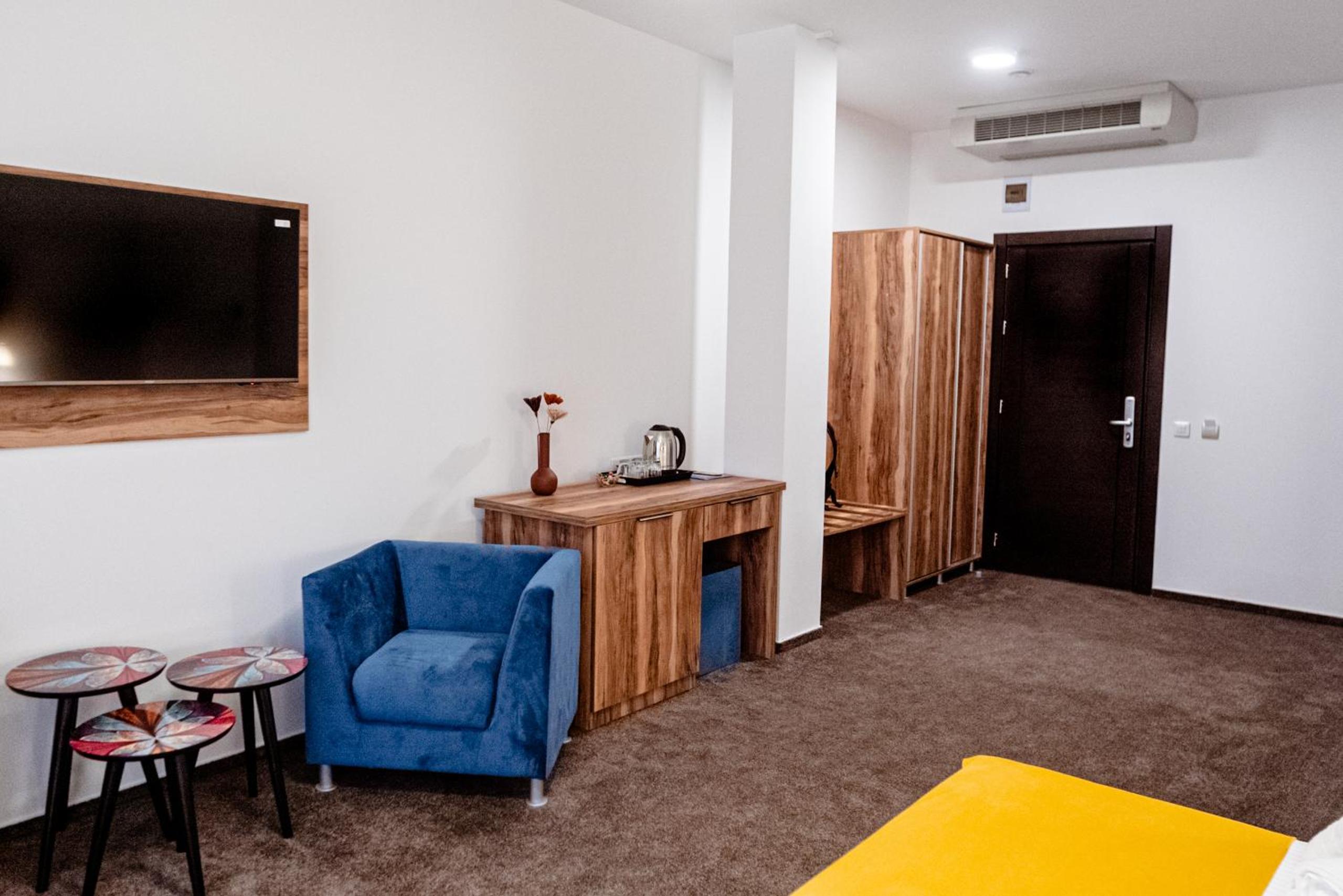 Deluxe King Room - Photo 2