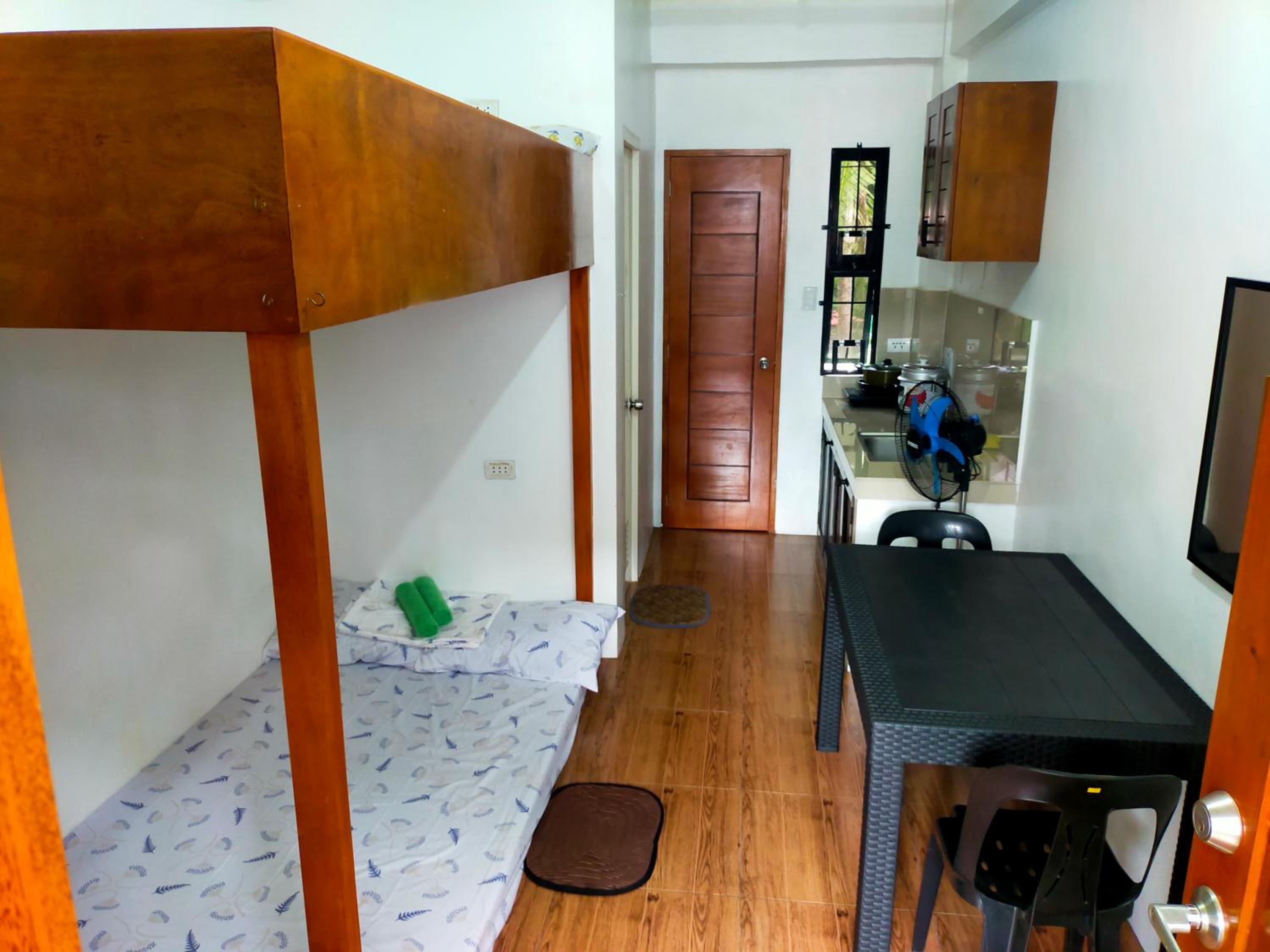 One-Bedroom Apartment photo 1