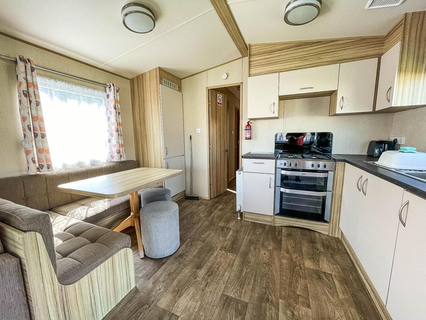 Mobile Home photo 2