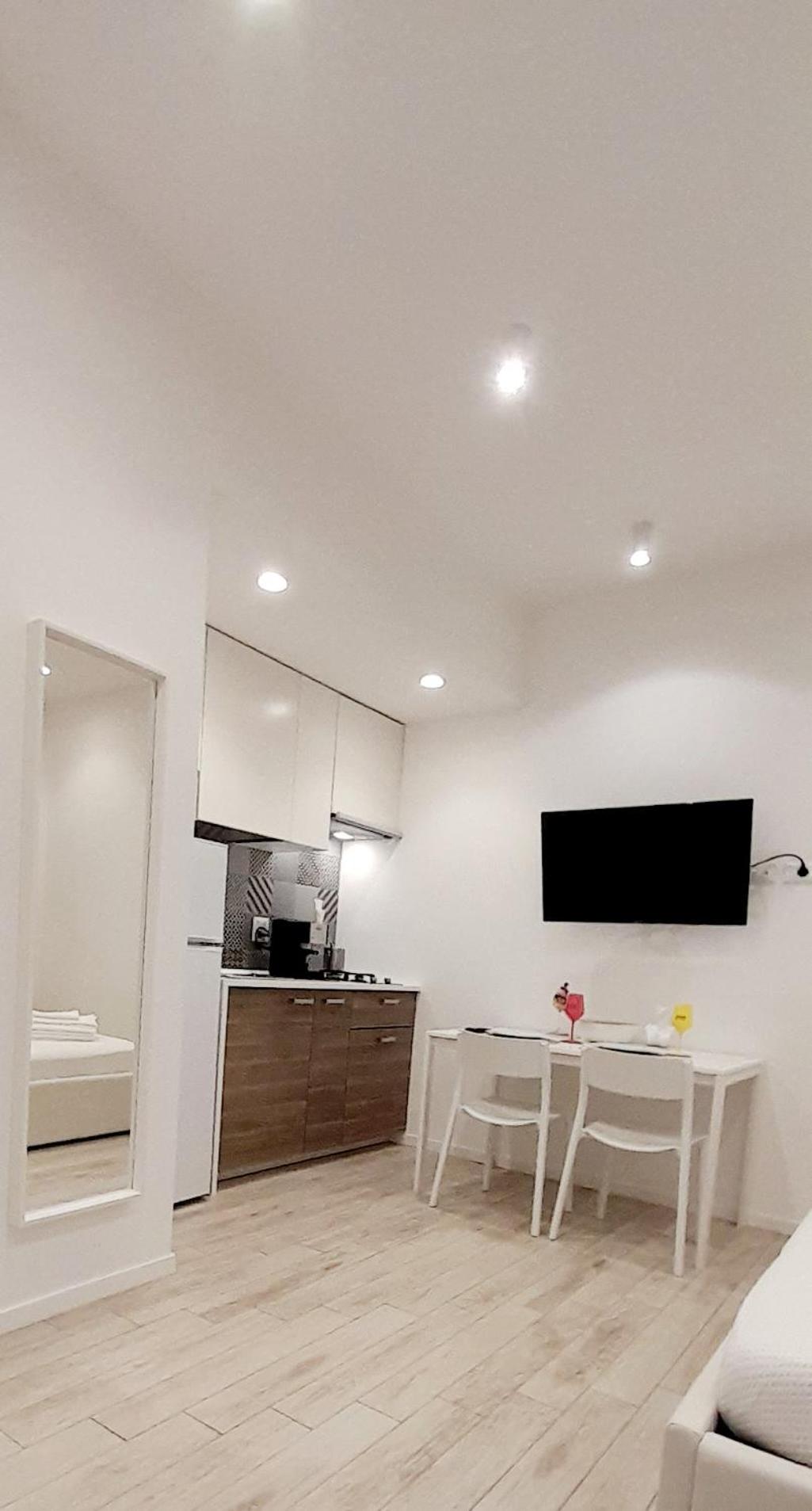 Double Room with Spa Bath - Photo 17