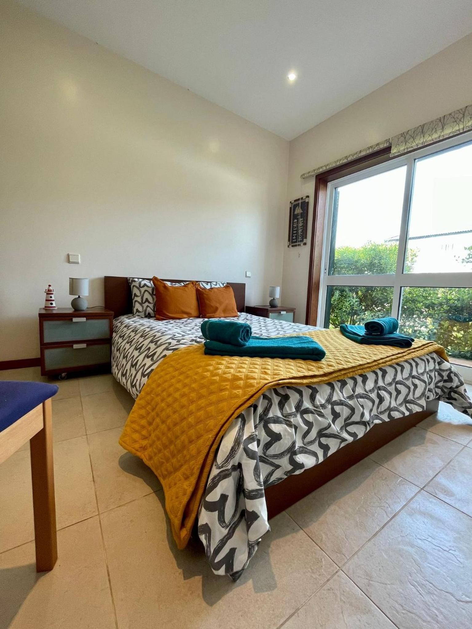 Five-Bedroom House photo 3