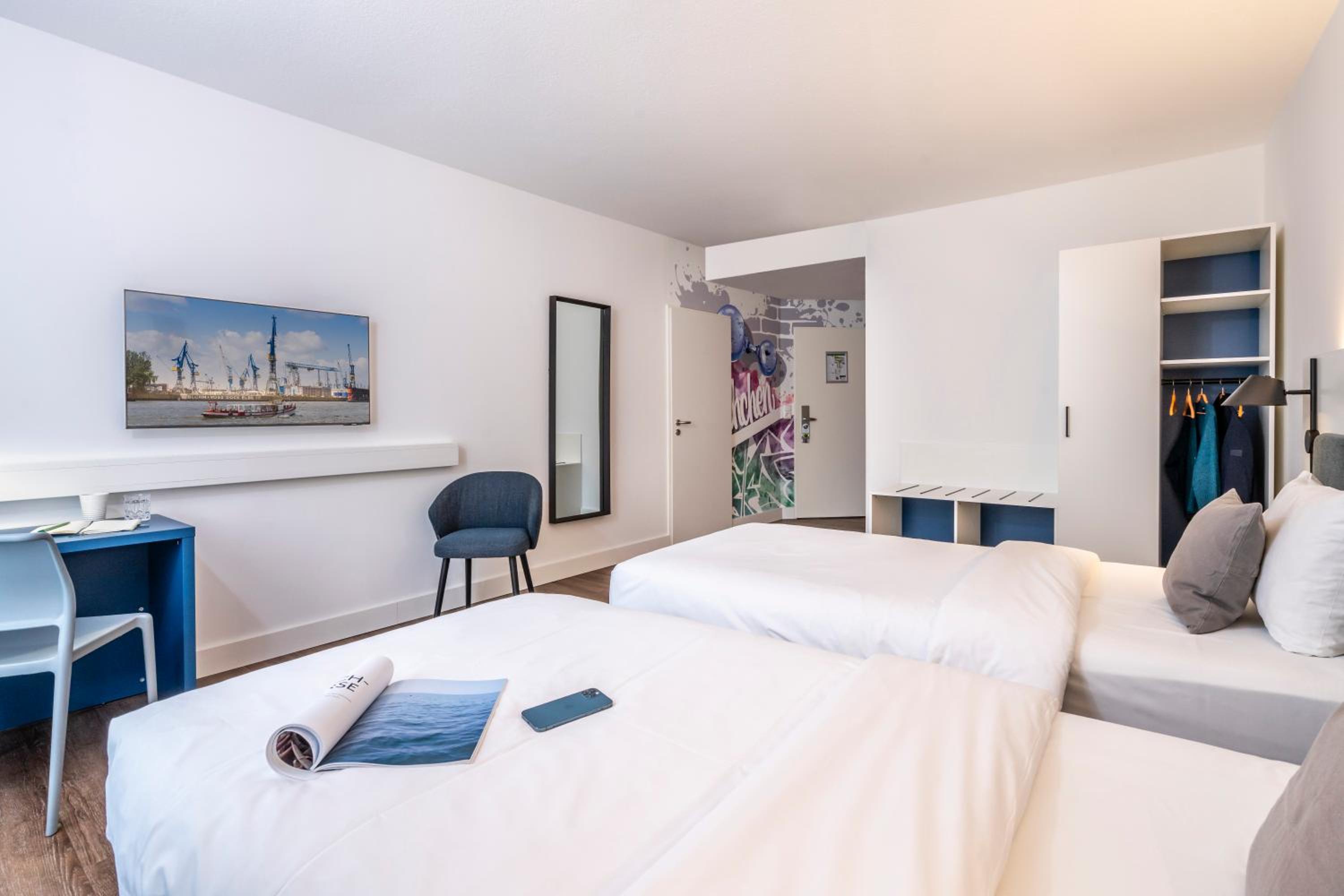 Standard Twin Room - Photo 4