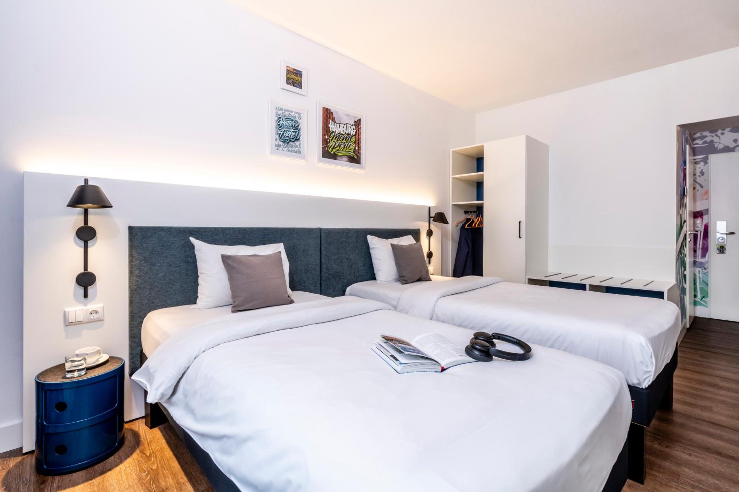 Standard Twin Room - Photo 3