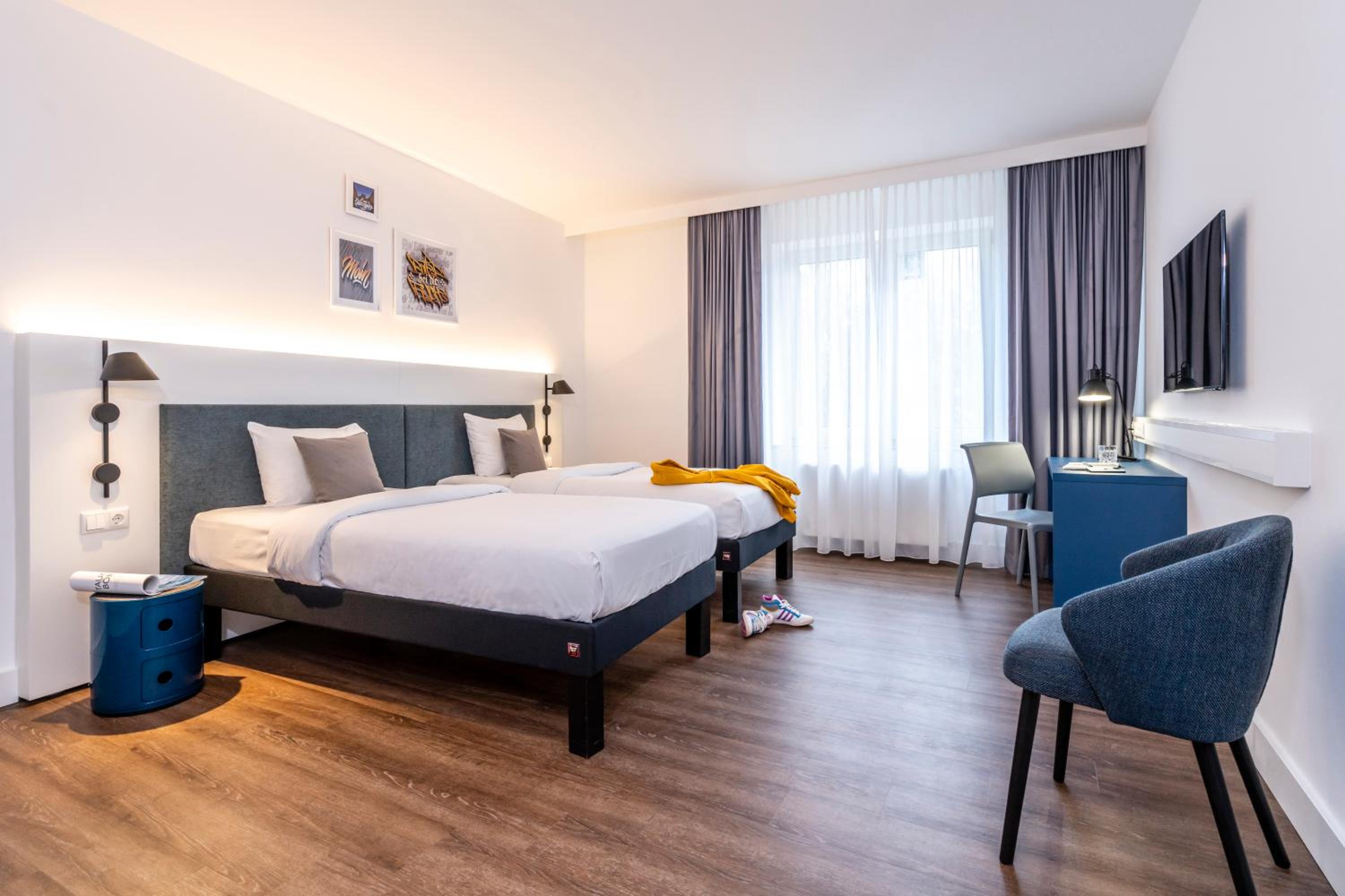 Standard Twin Room - Photo 14