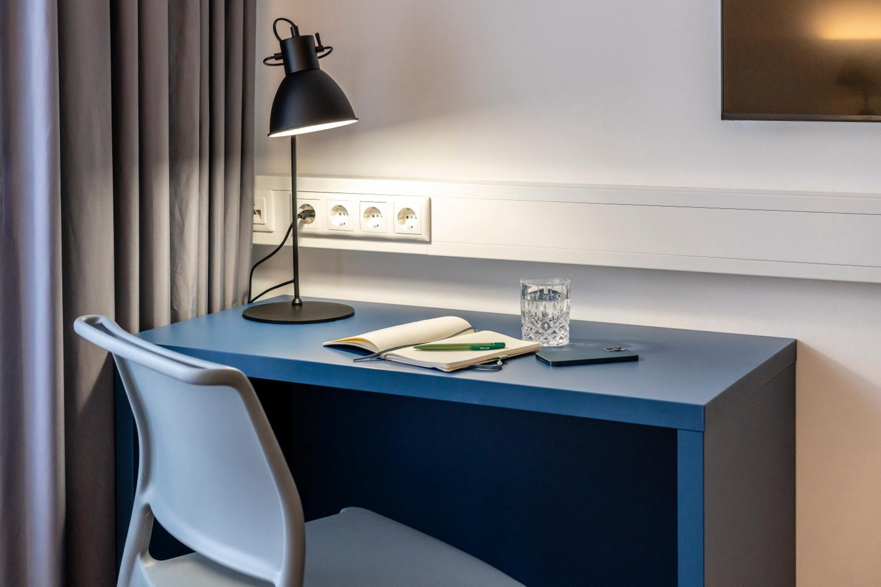 Standard Twin Room - Photo 13