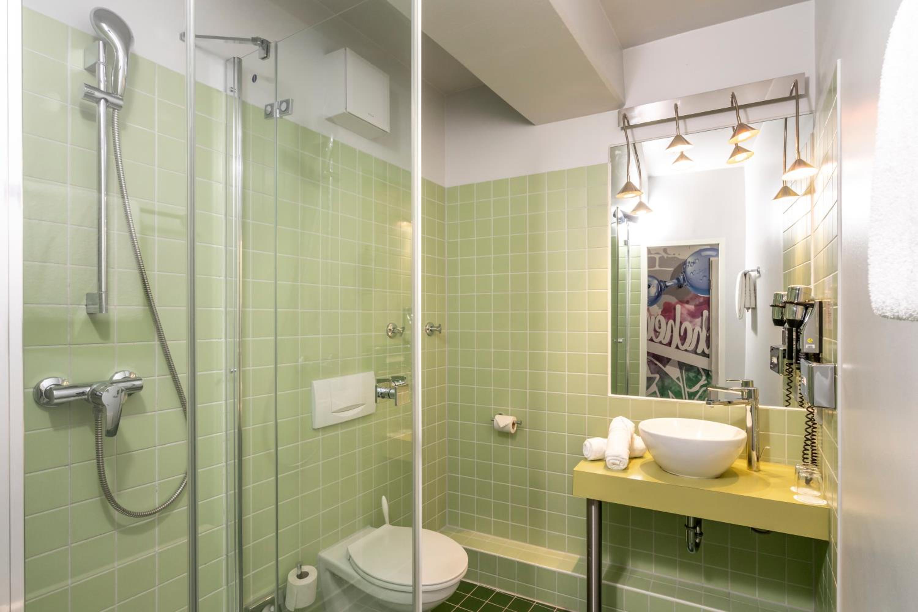 Standard Twin Room - Photo 17