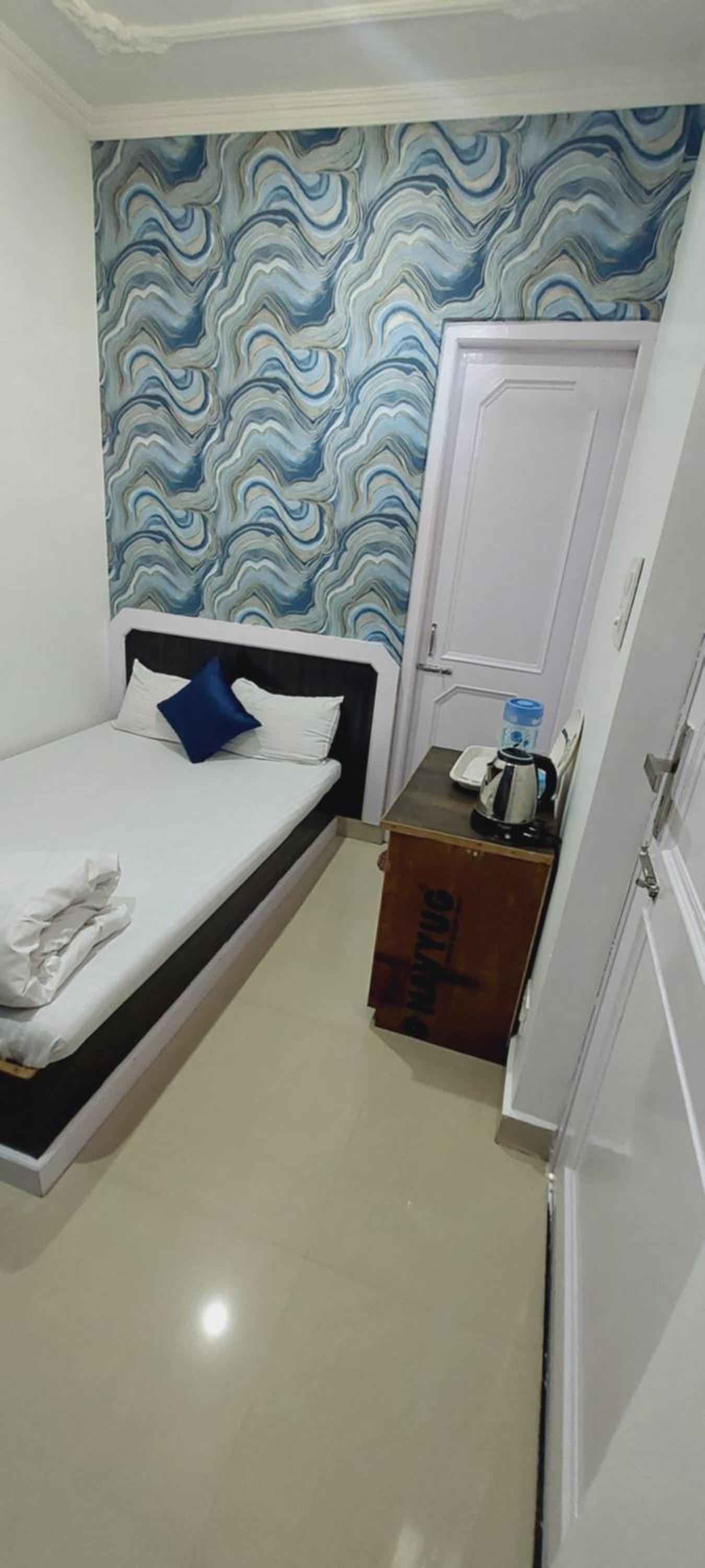 Single Room with Bathroom photo 2