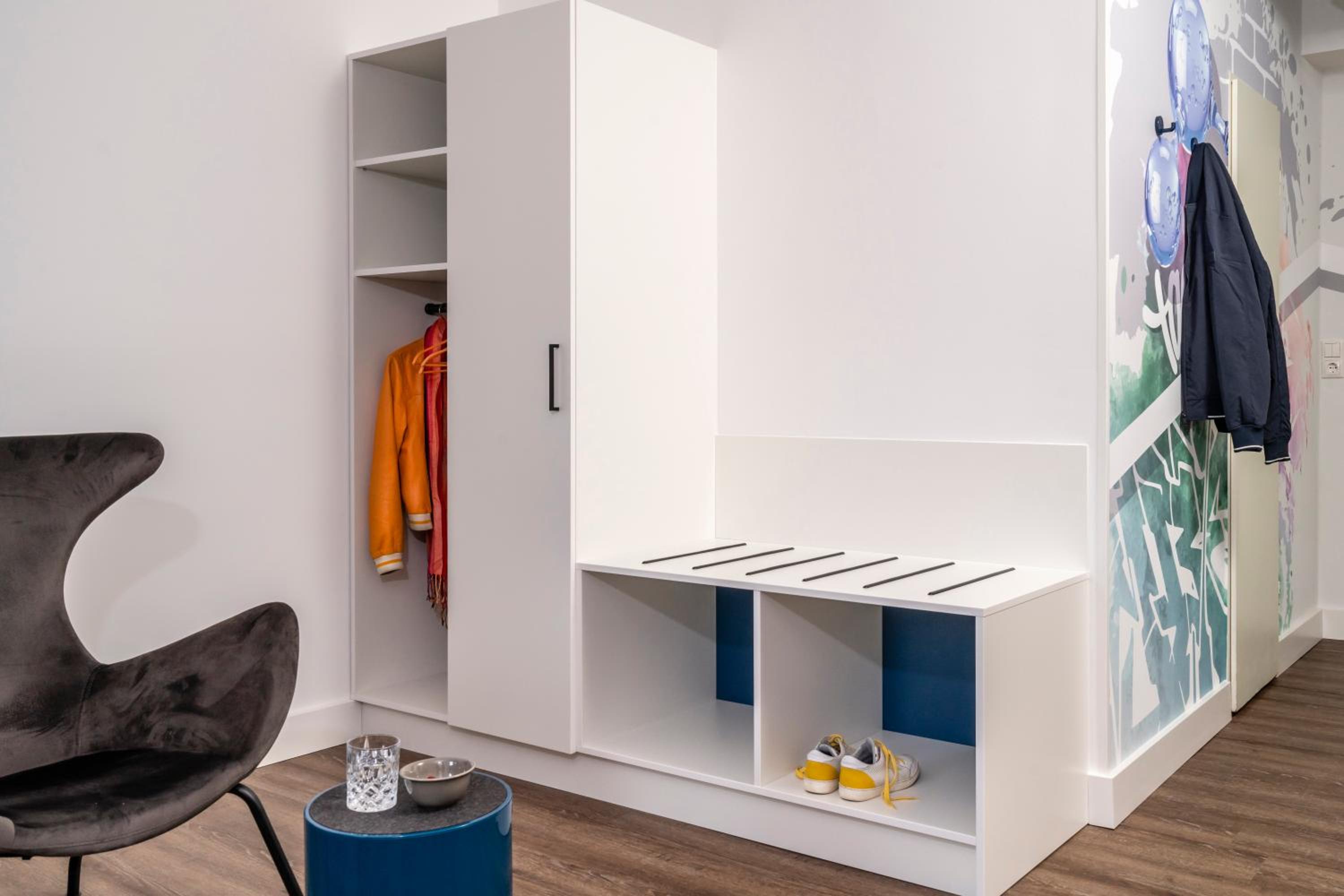 Standard Twin Room - Photo 16