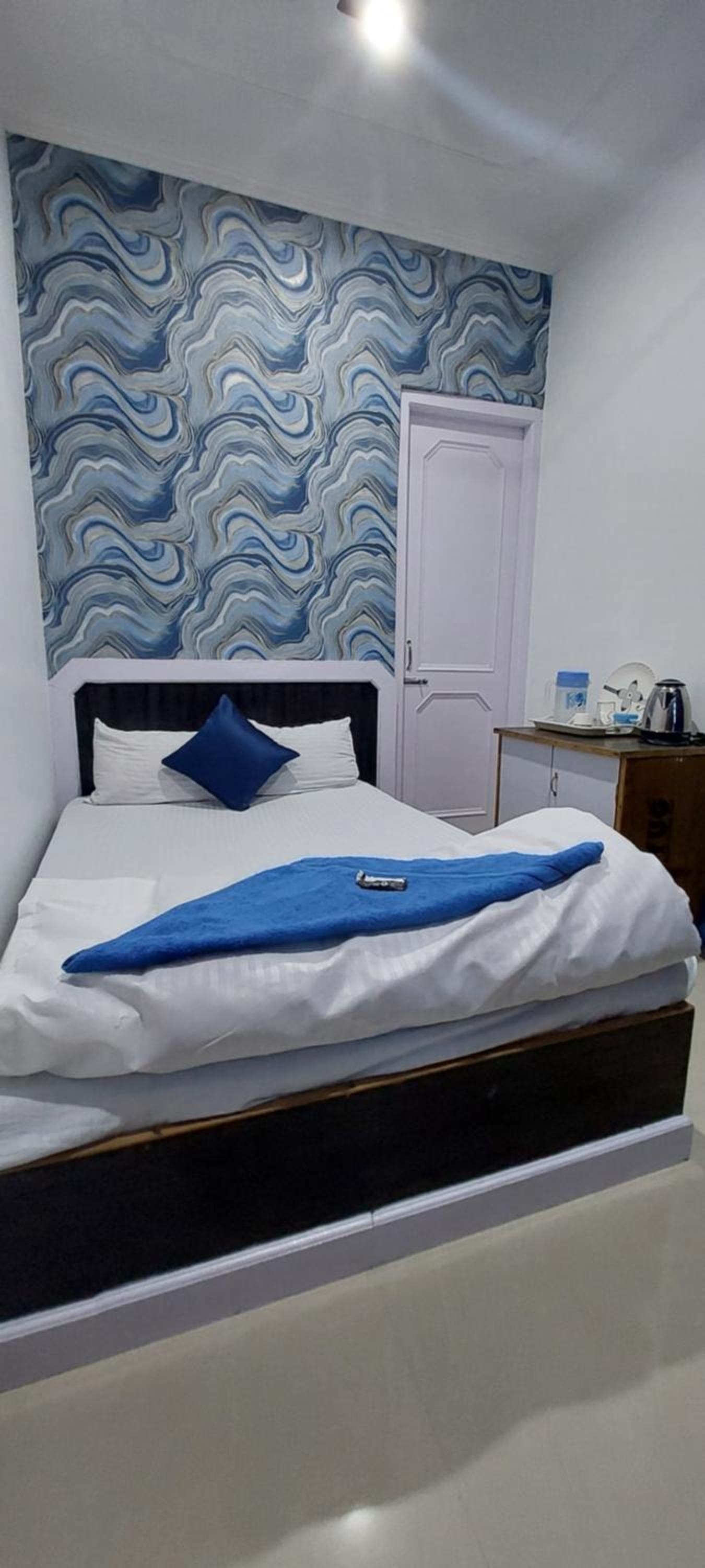 Single Room with Bathroom photo 3