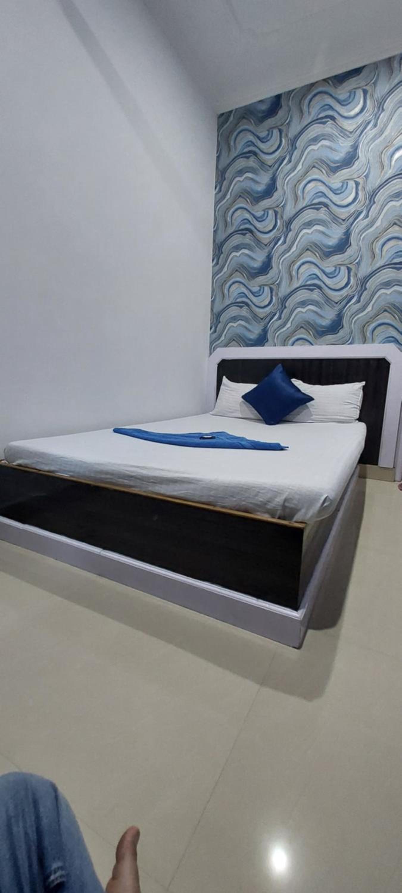 Single Room with Bathroom photo 1