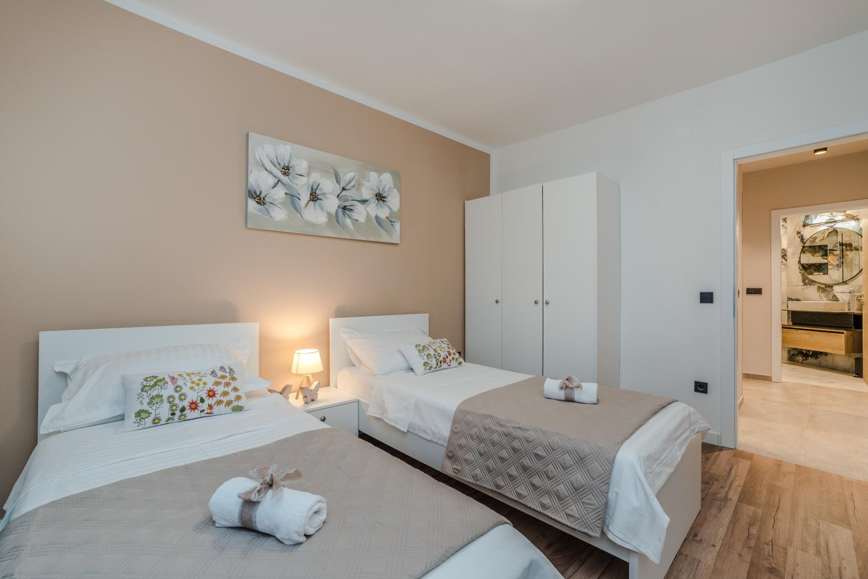 Drei-Schlafzimmer-Ferienhaus mit privatem Pool