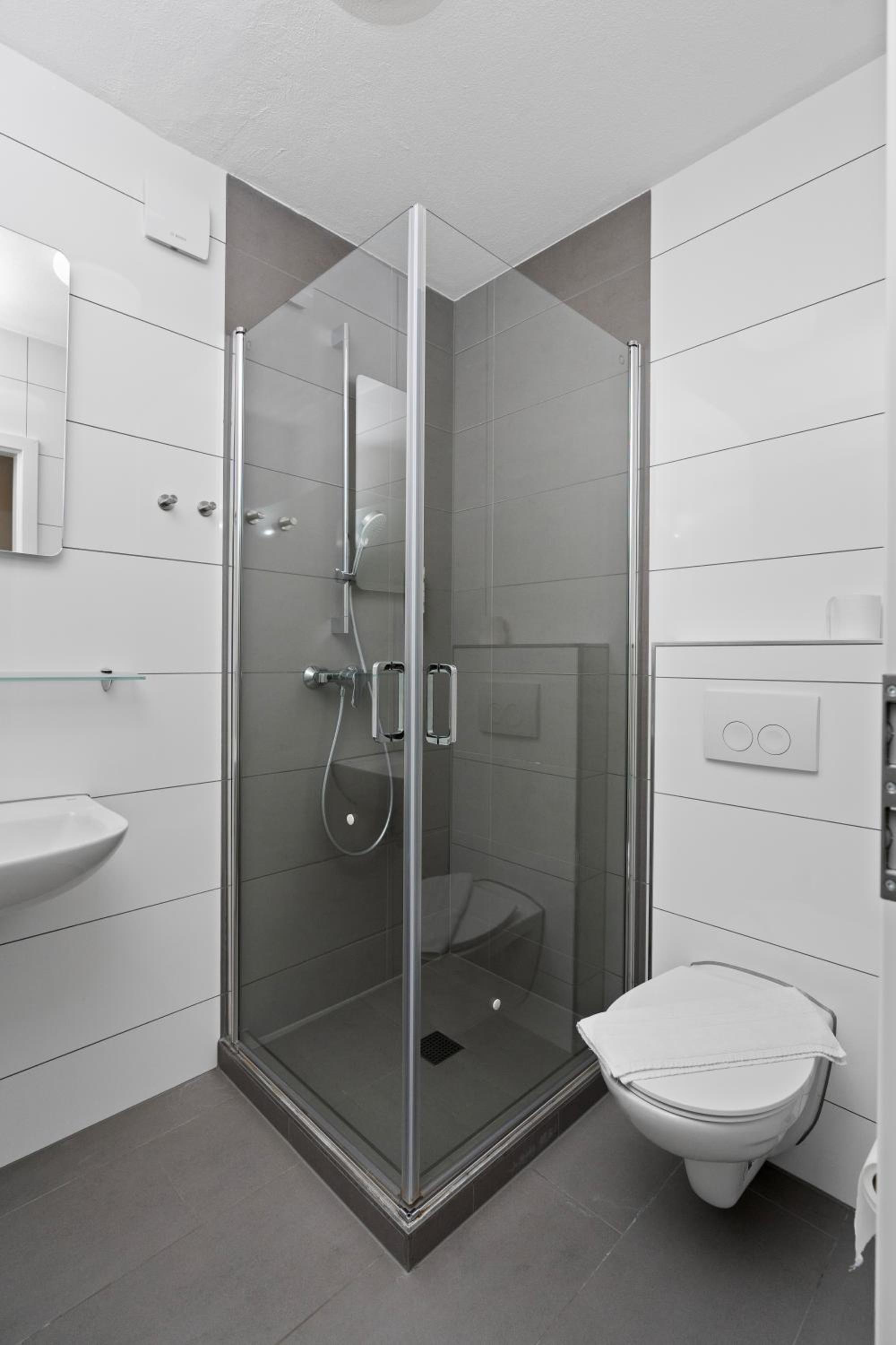 Double or Twin Room - Photo 6