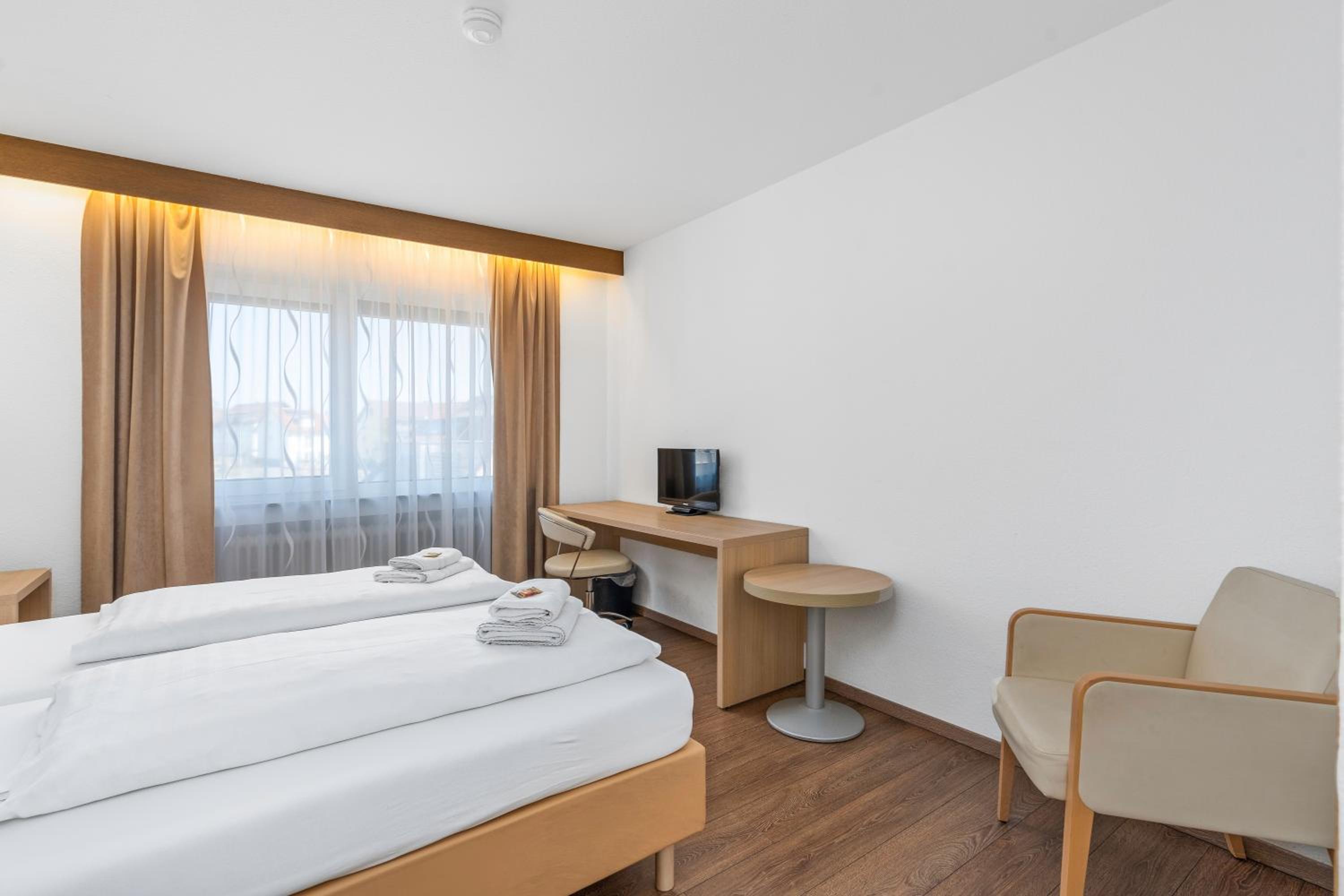 Double or Twin Room - Photo 4