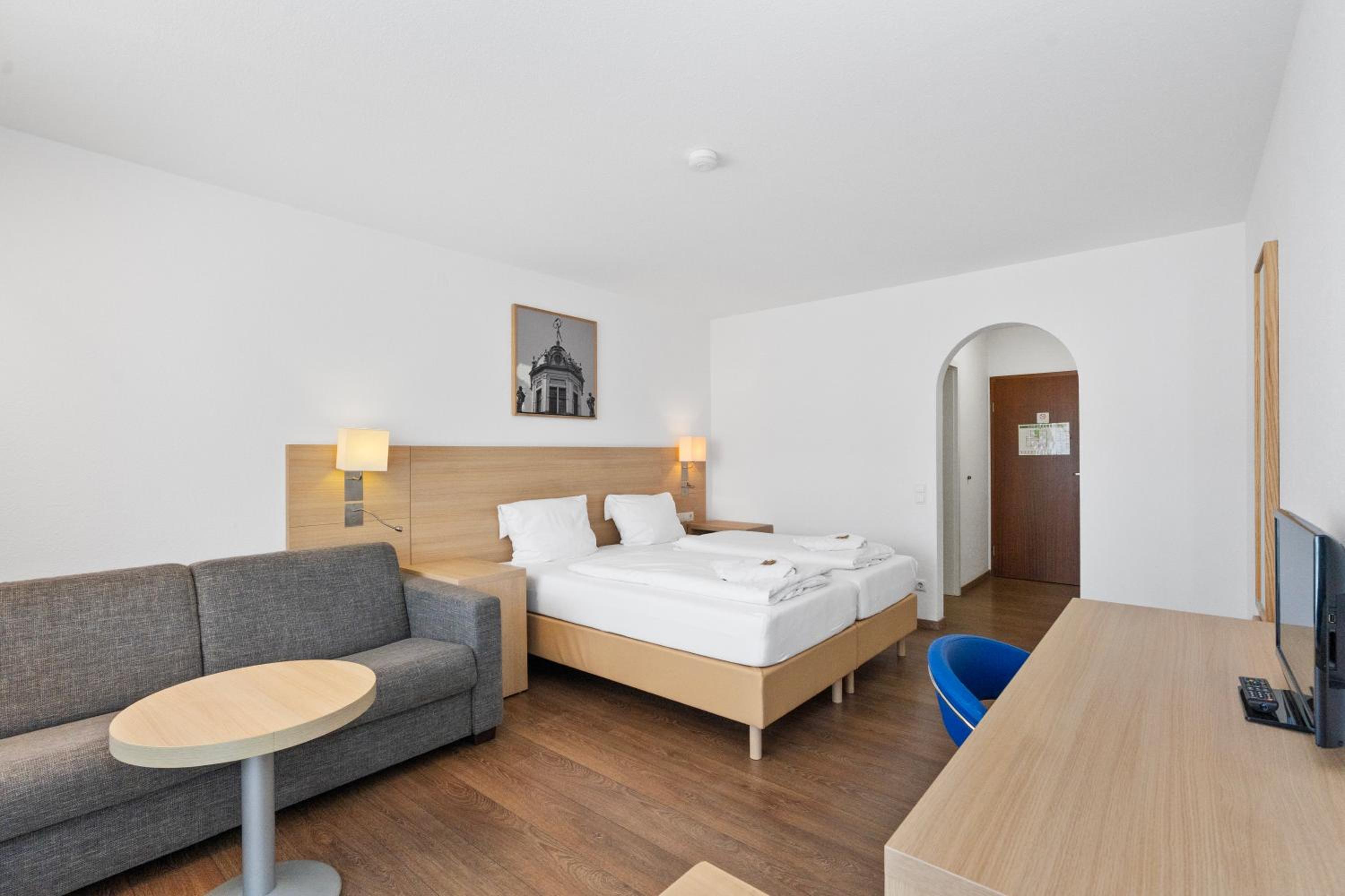 Double or Twin Room - Photo 8