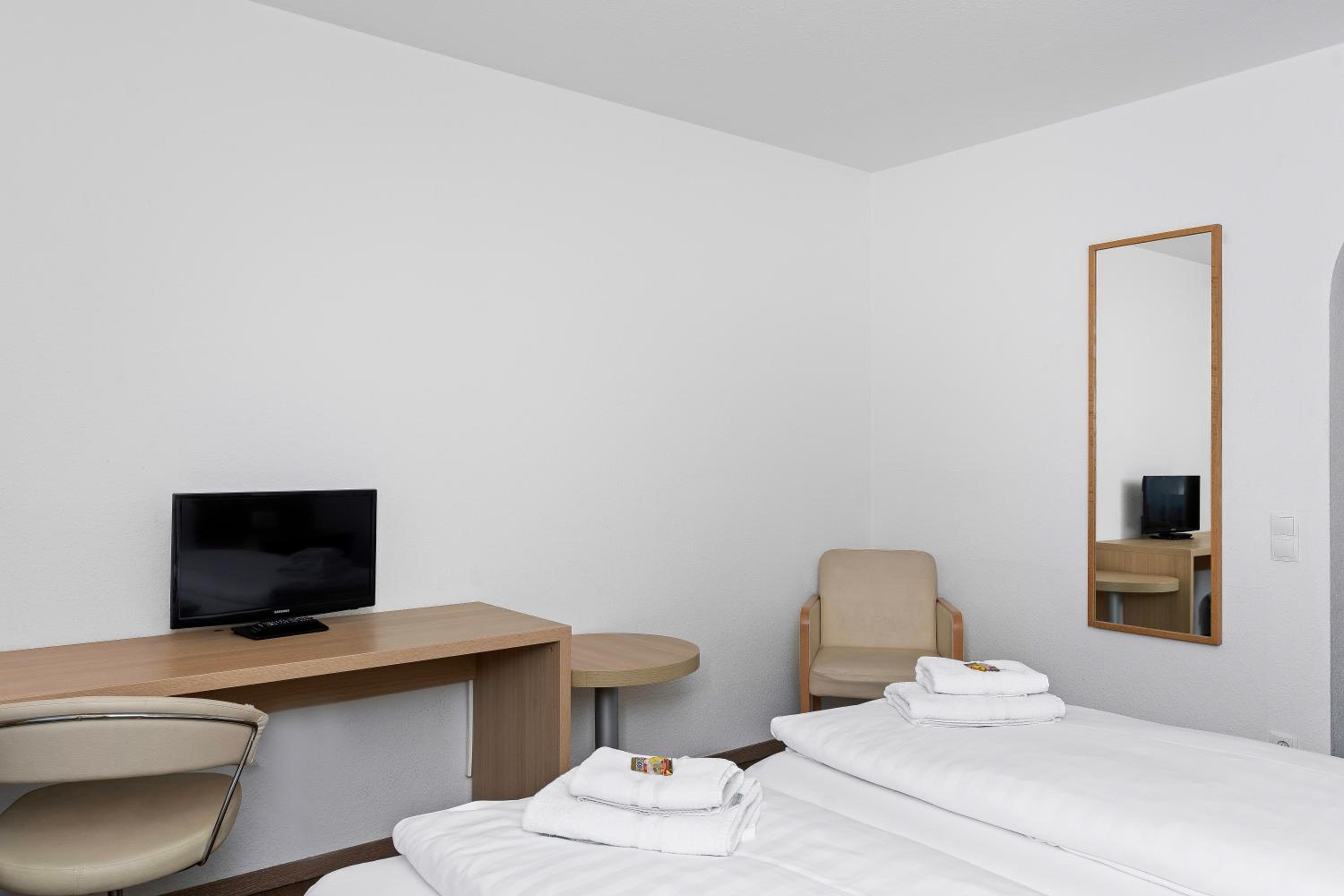 Double or Twin Room - Photo 3