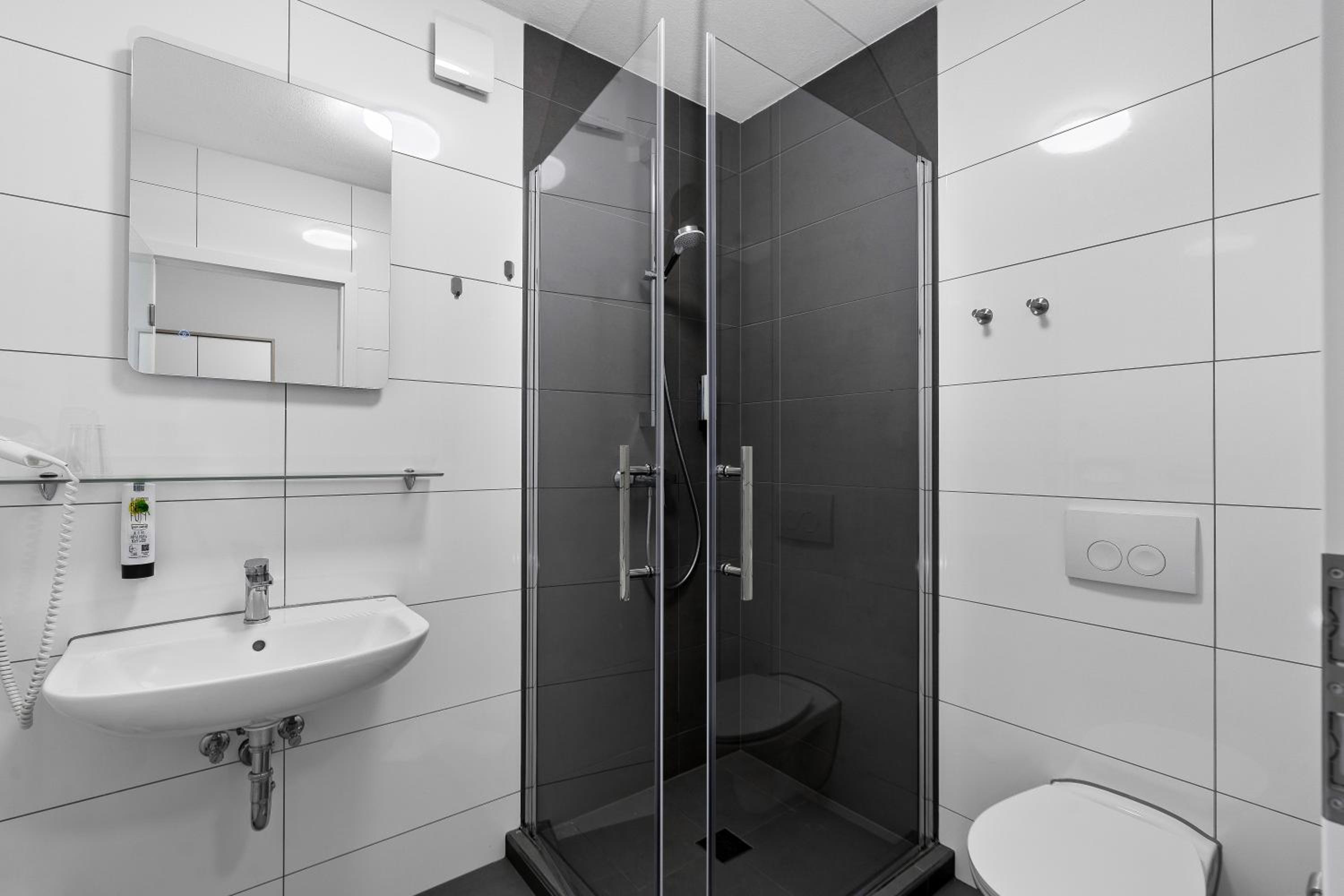 Double or Twin Room - Photo 7