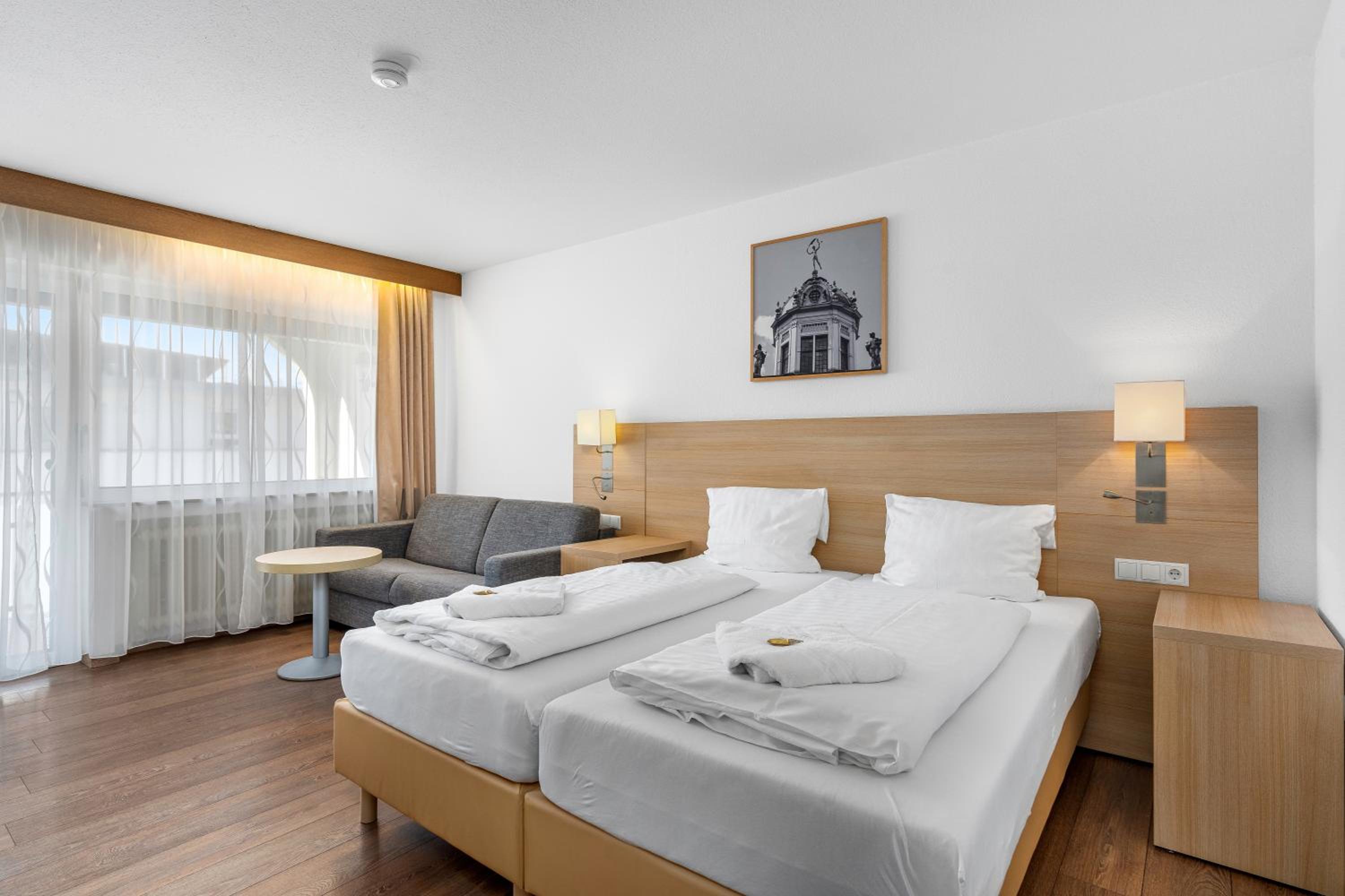 Double or Twin Room with Balcony - Photo 4