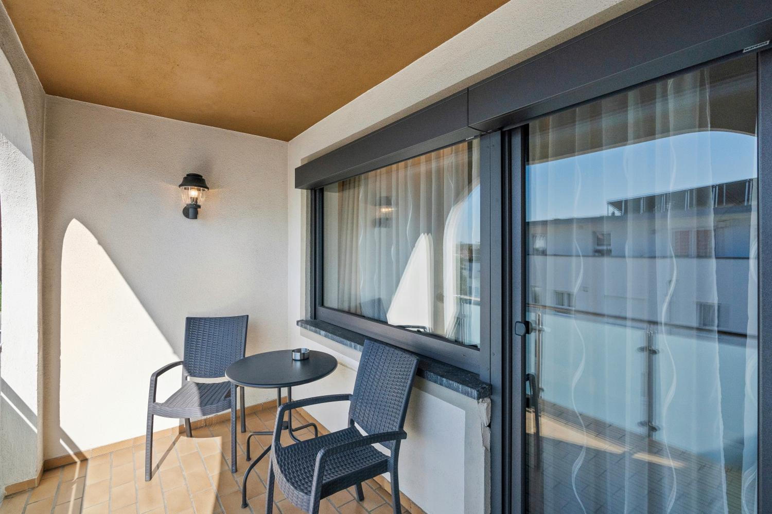 Double or Twin Room with Balcony - Photo 5